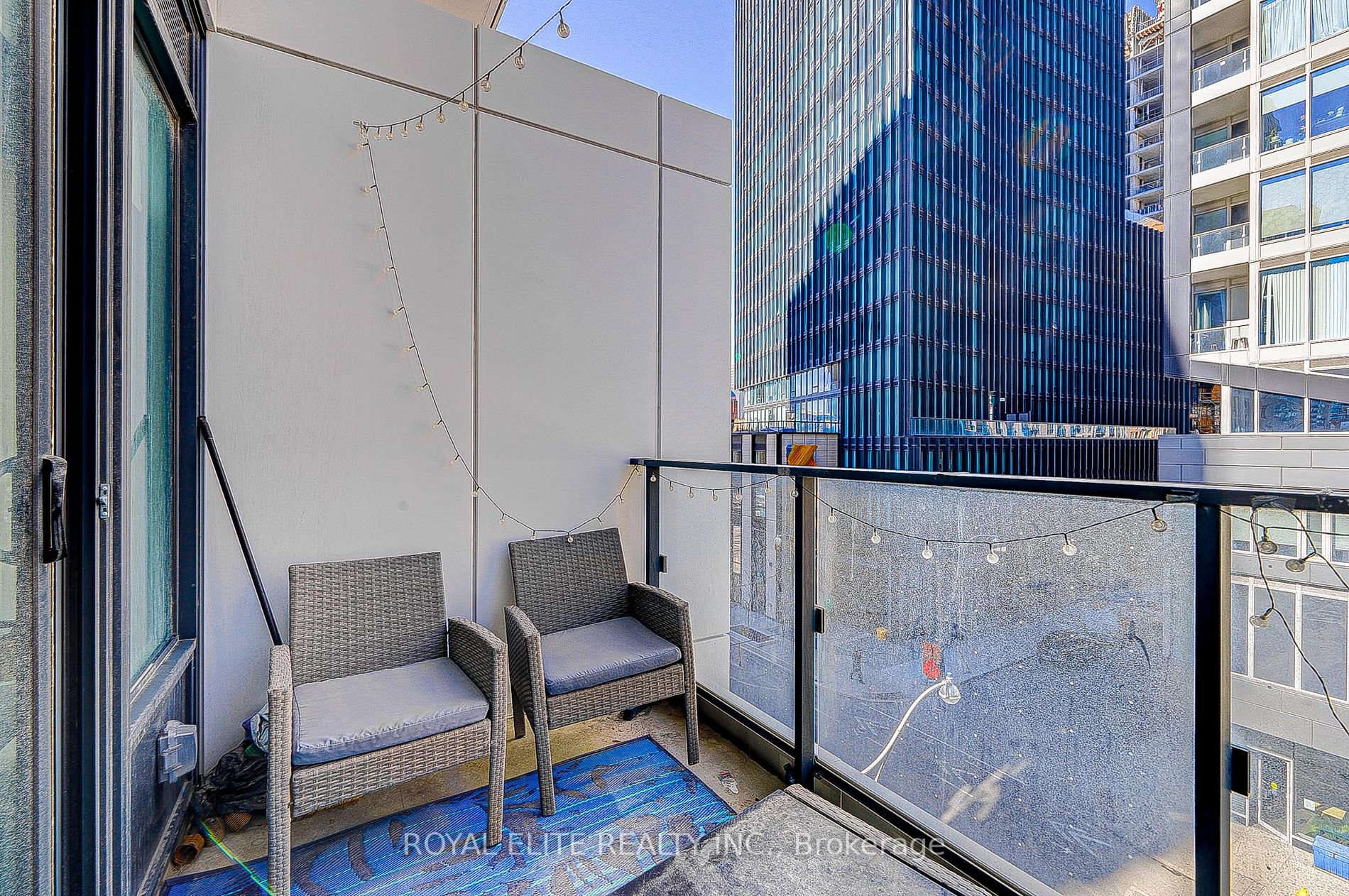 77 Shuter St, #520