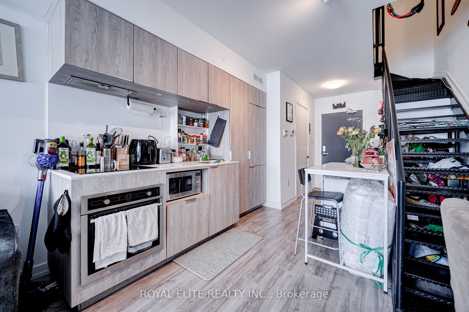 77 Shuter St, #520