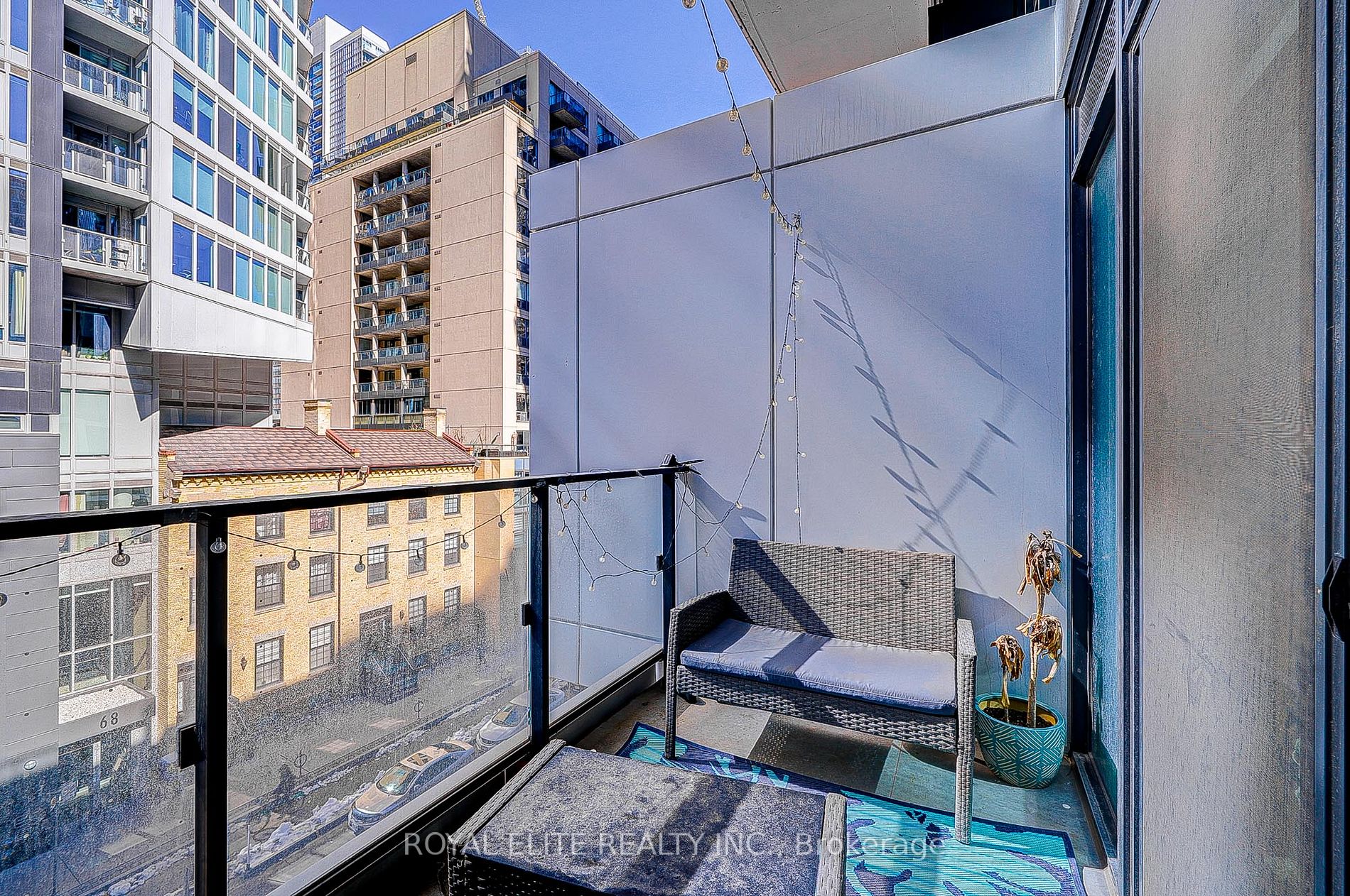 77 Shuter St, #520