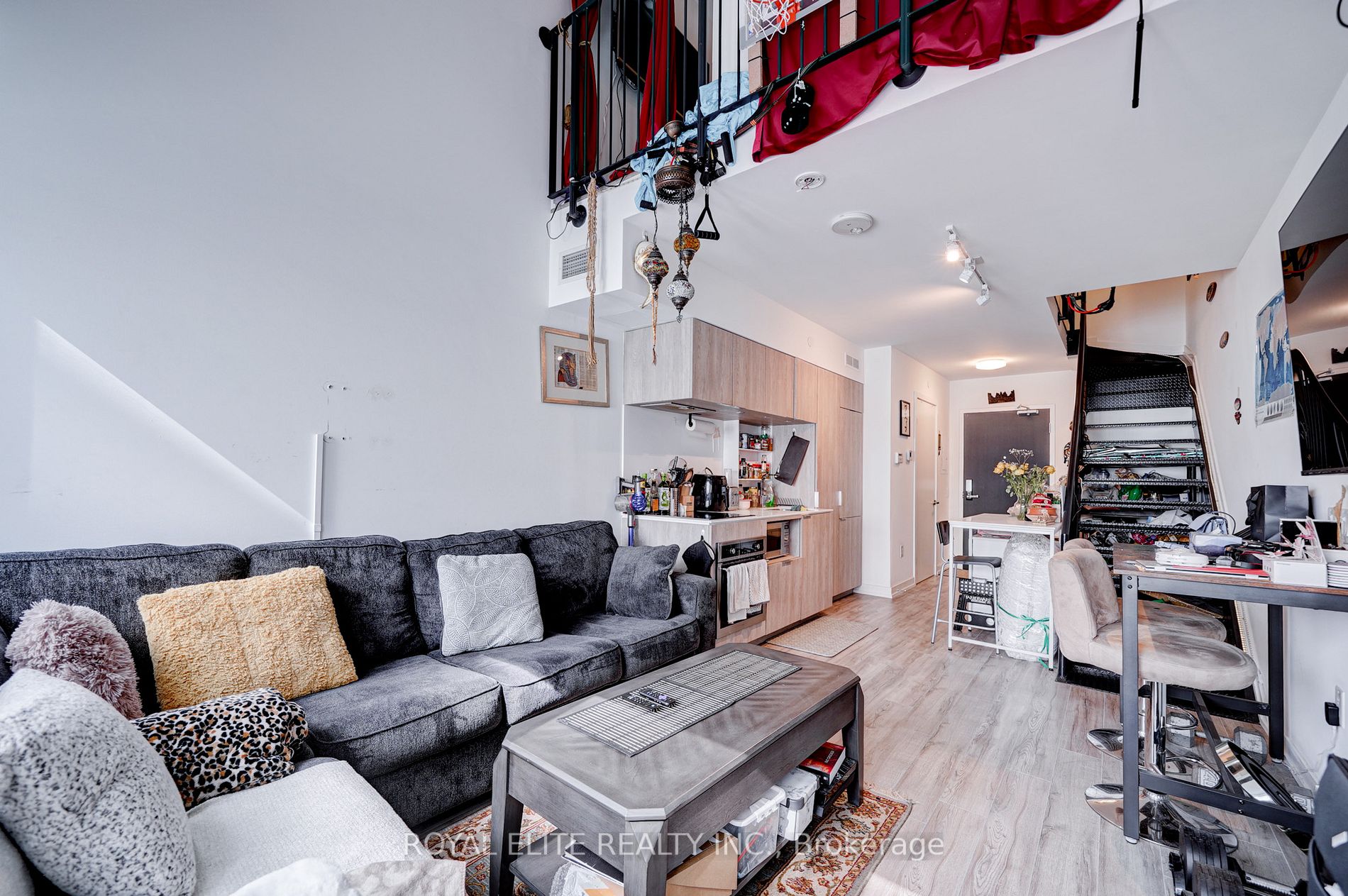 77 Shuter St, #520