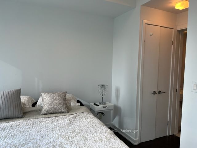 12 York St, #302