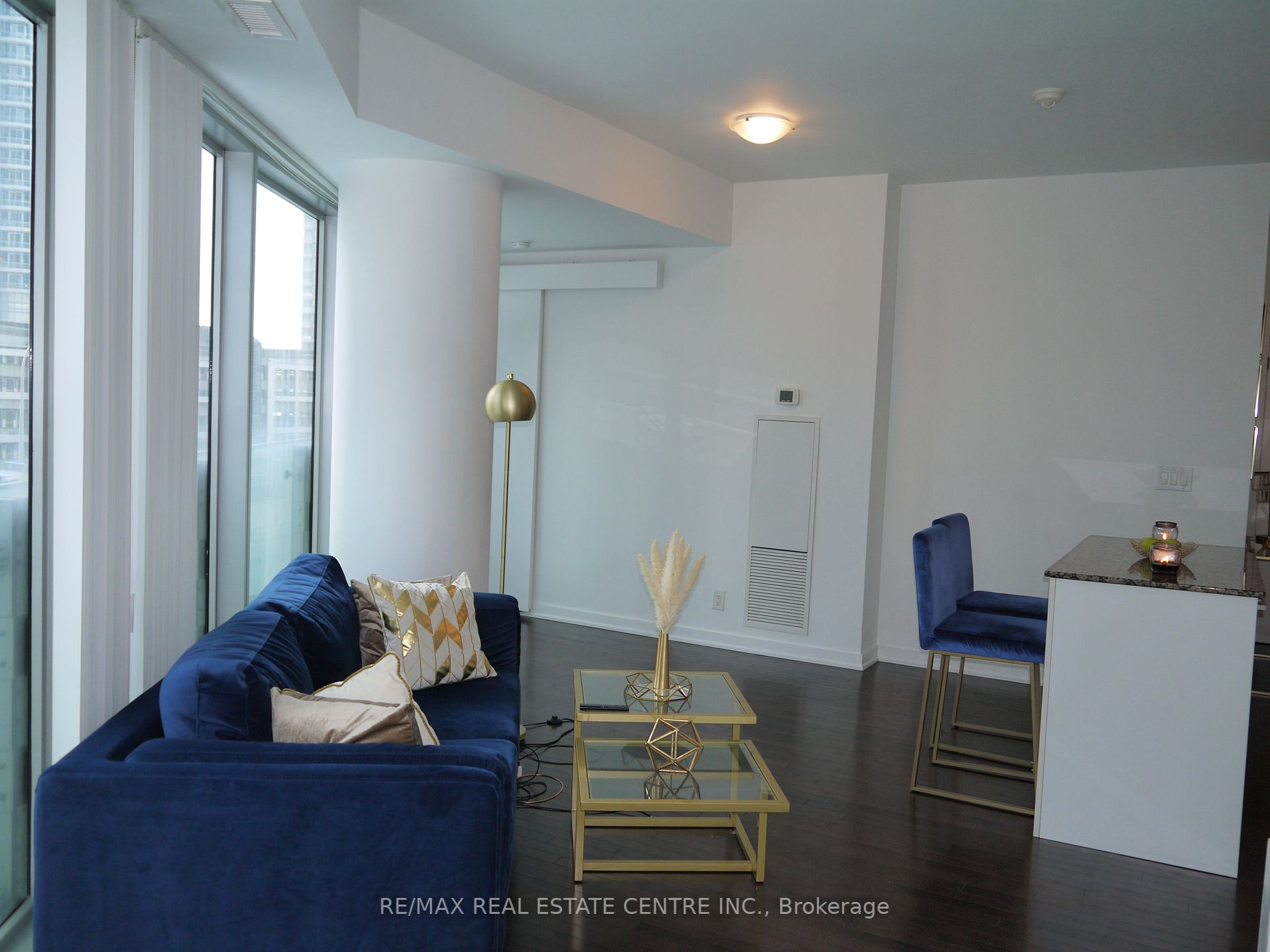 12 York St, #302