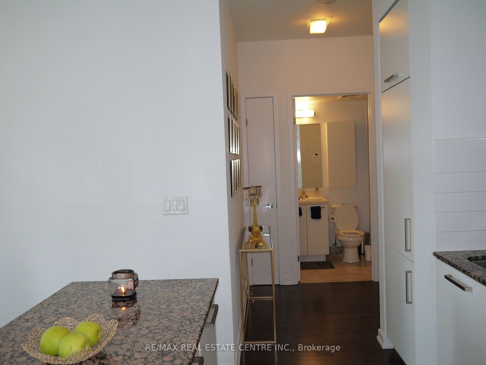 12 York St, #302