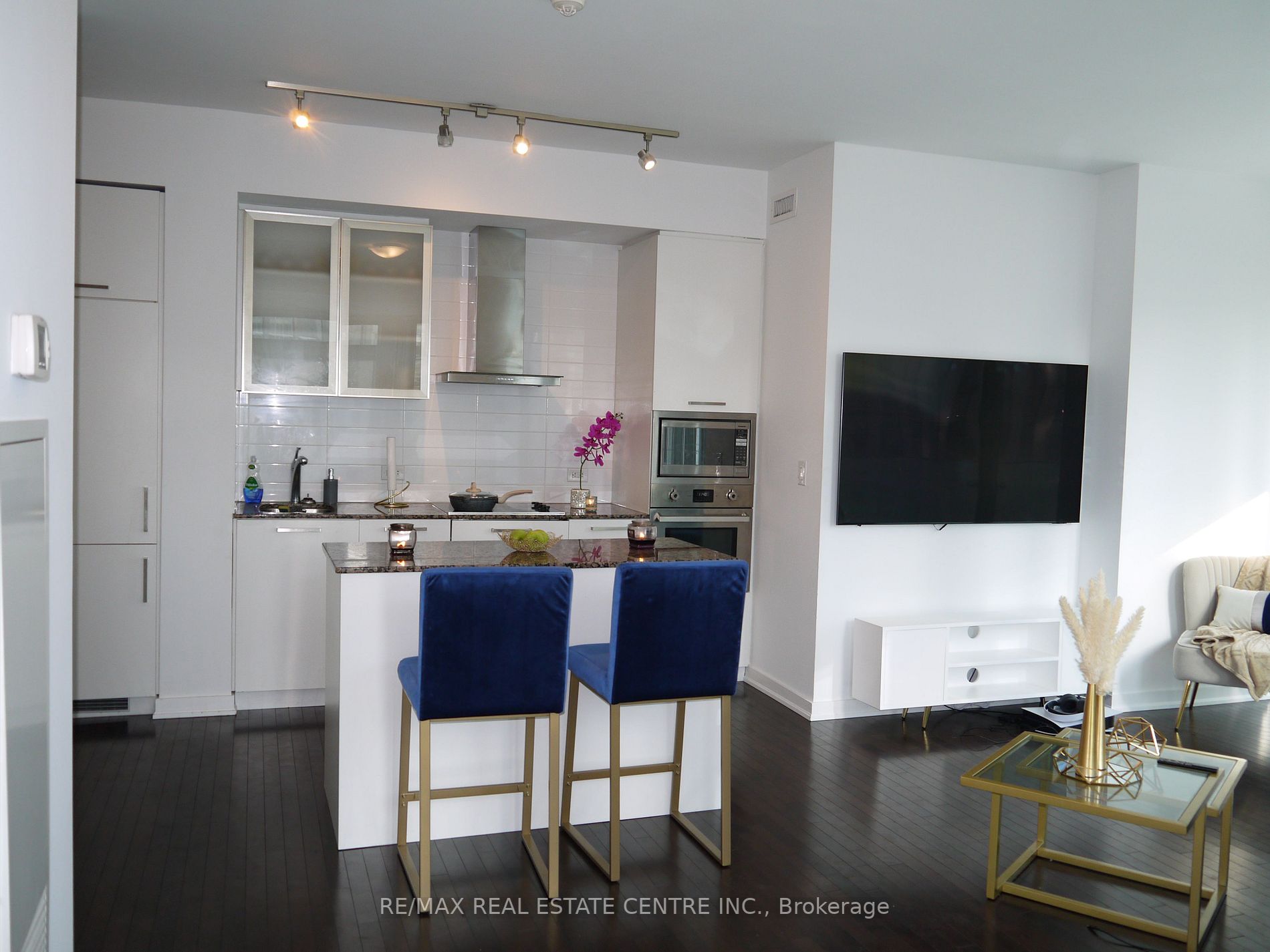 12 York St, #302