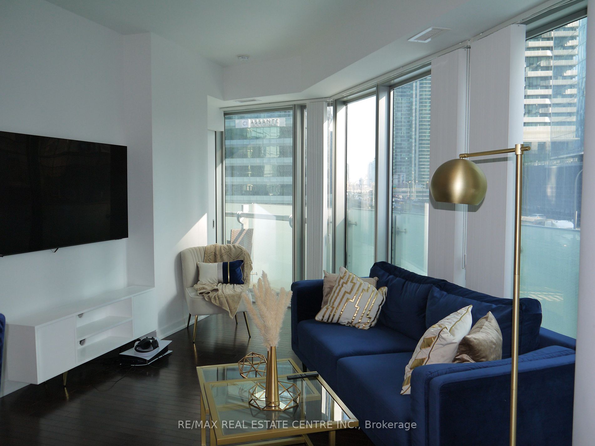 12 York St, #302