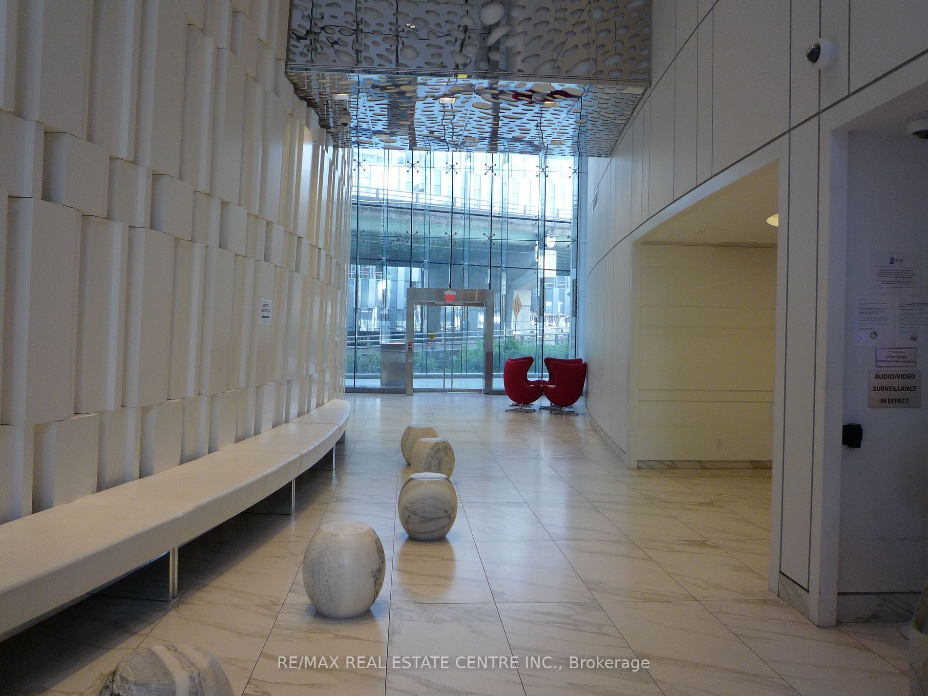 12 York St, #302