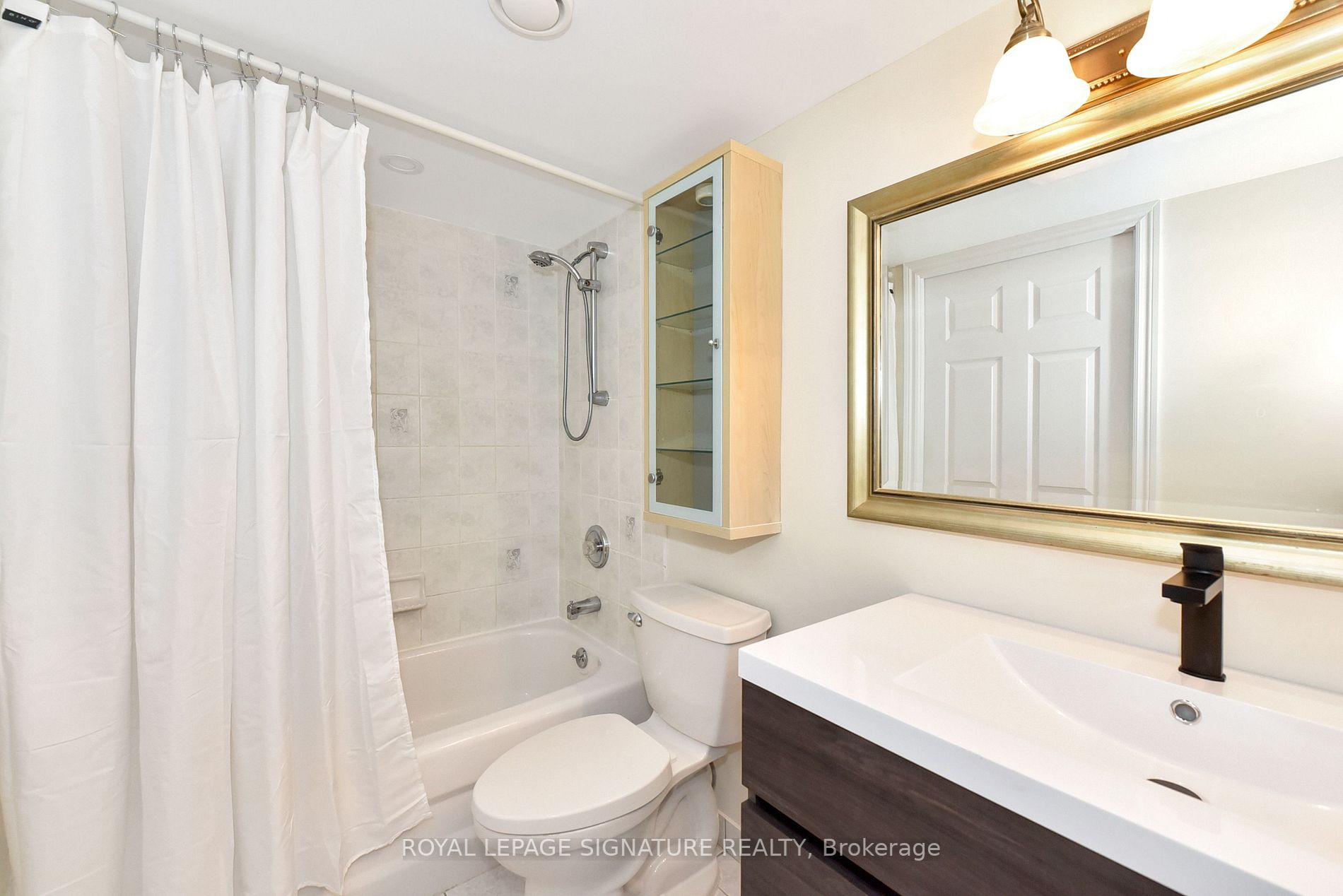1700 Eglinton Ave E, #207