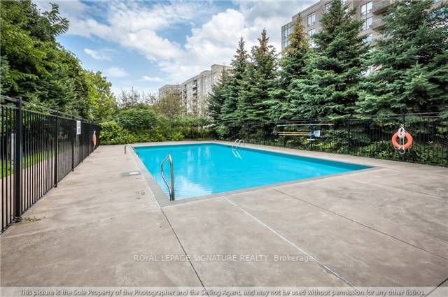 1700 Eglinton Ave E, #207