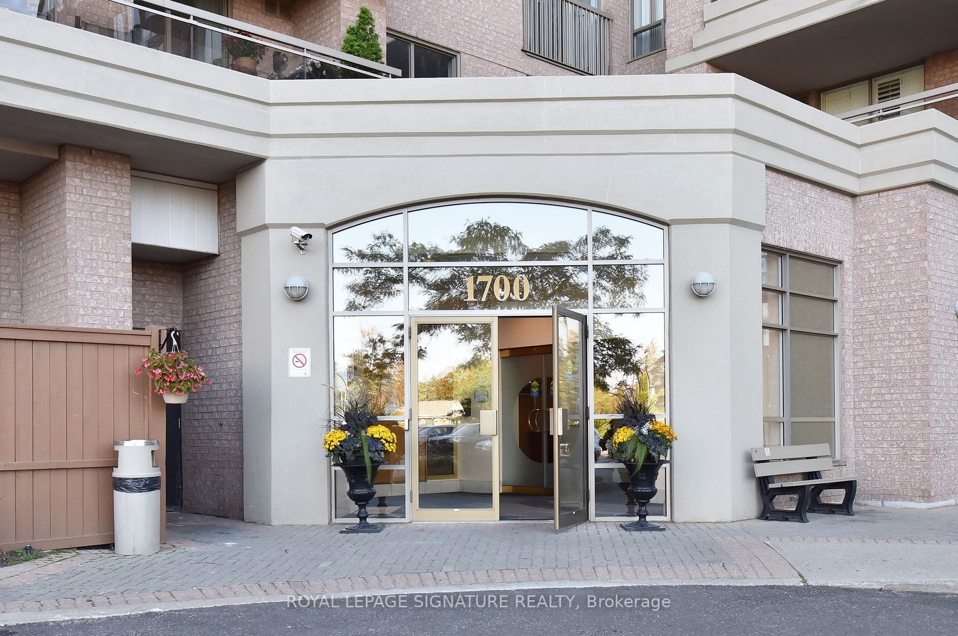 1700 Eglinton Ave E, #207
