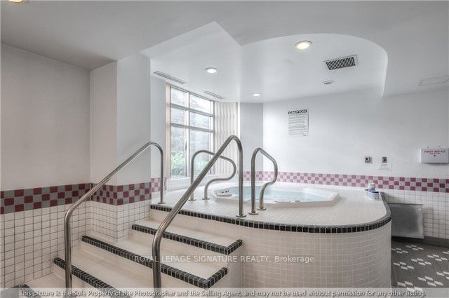 1700 Eglinton Ave E, #207
