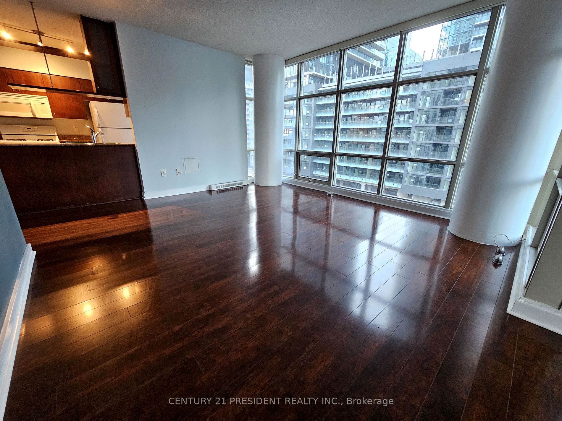 10 Navy Wharf Crt, #906