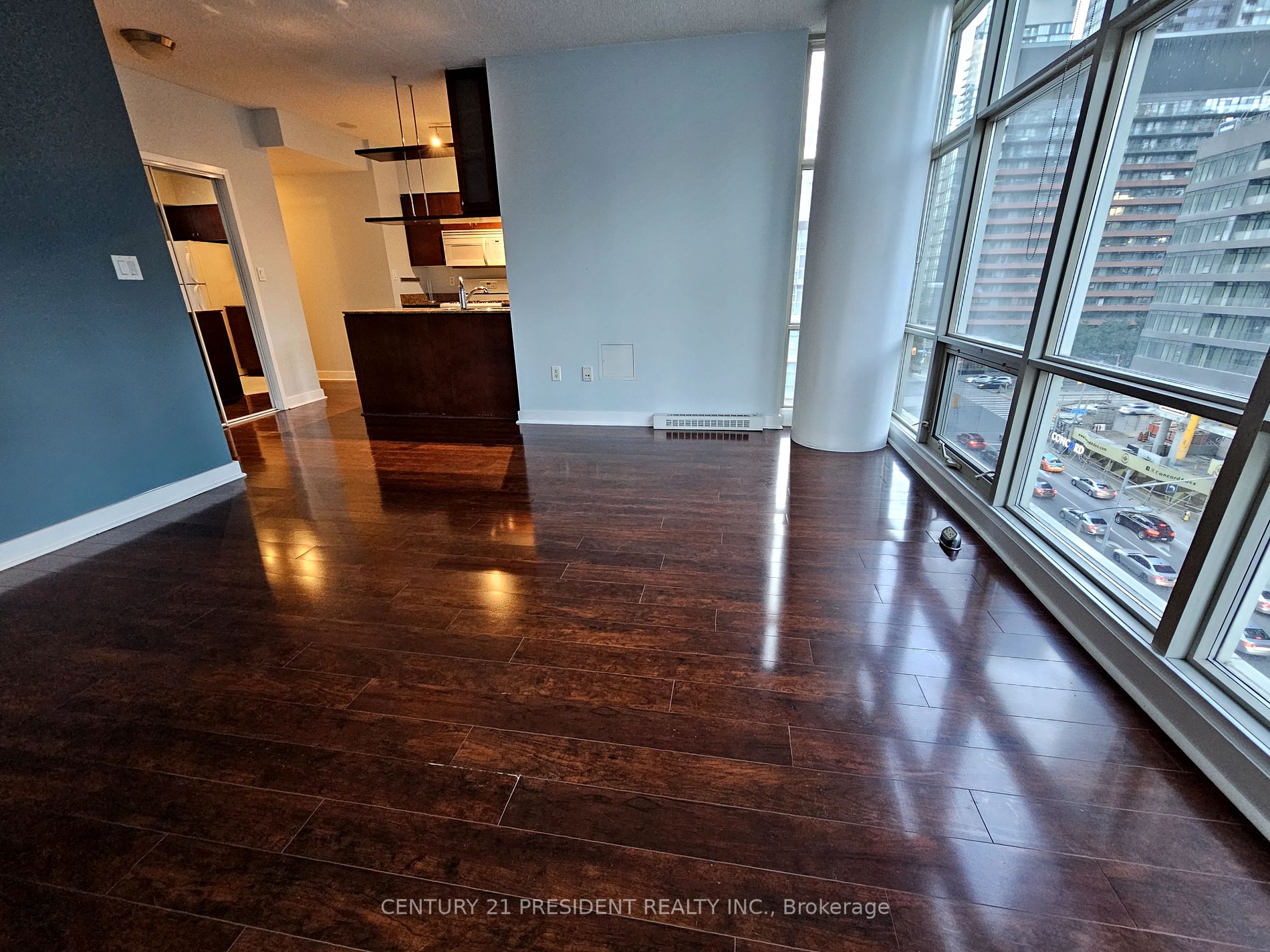10 Navy Wharf Crt, #906