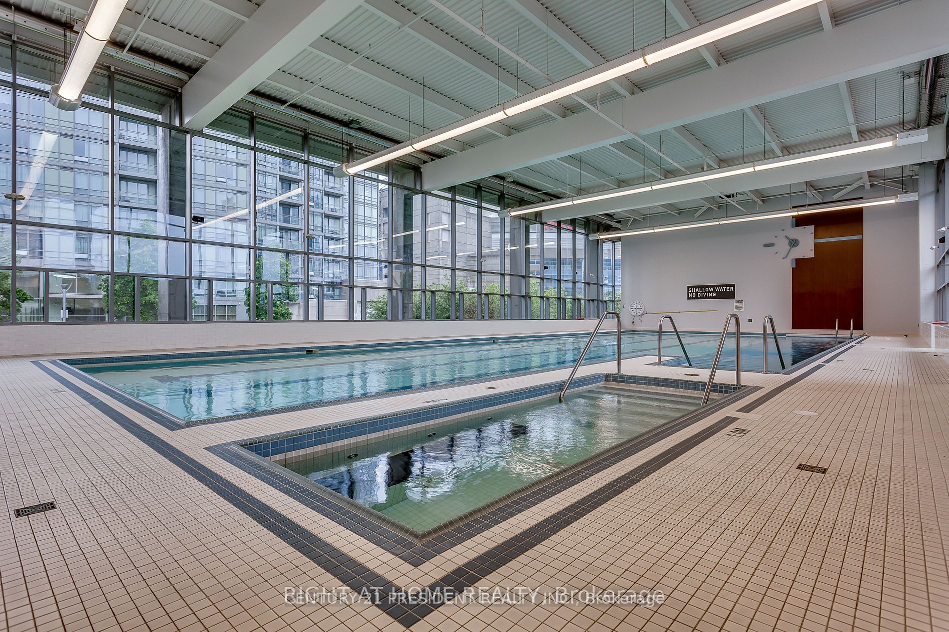 10 Navy Wharf Crt, #906