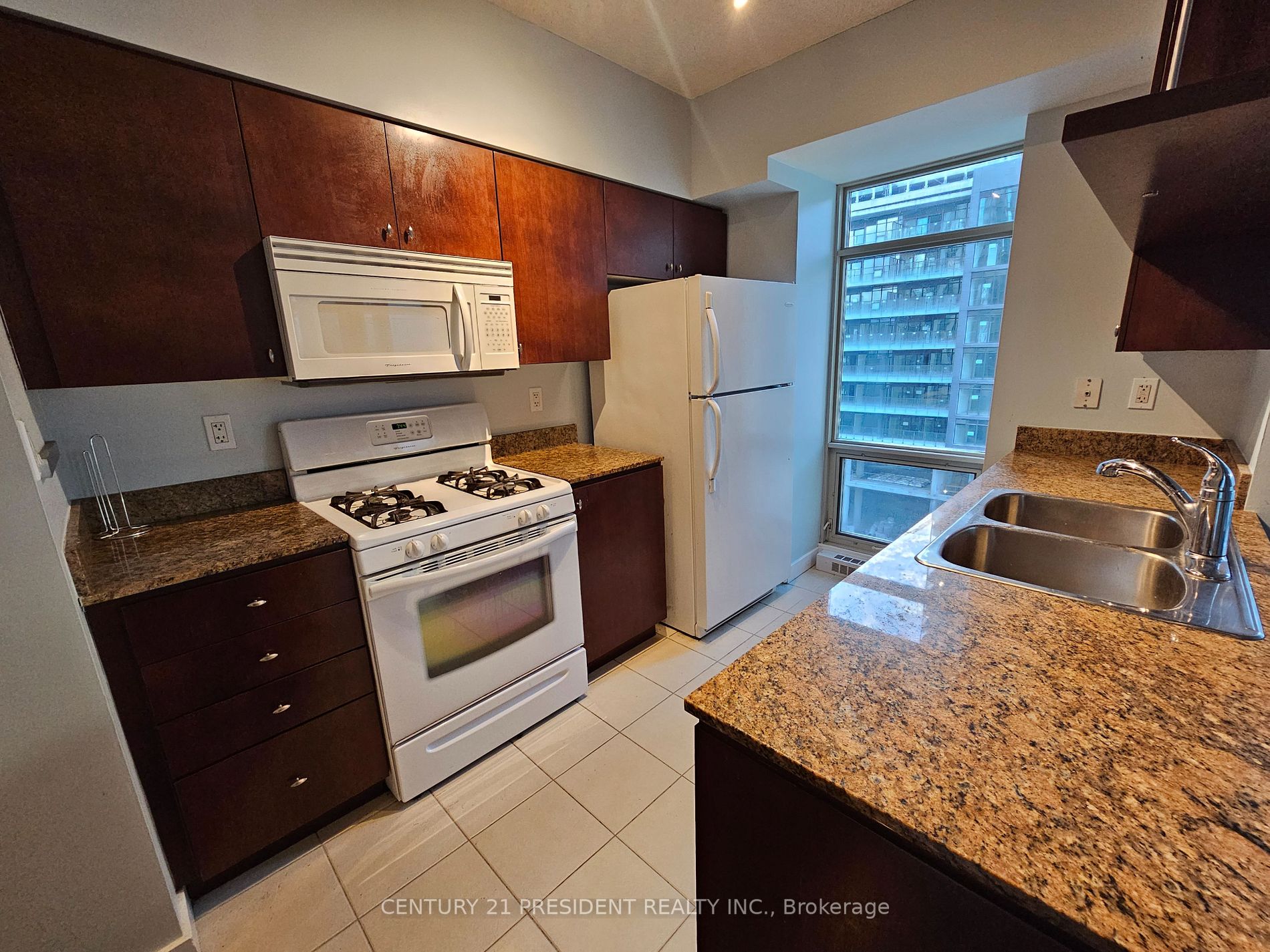 10 Navy Wharf Crt, #906
