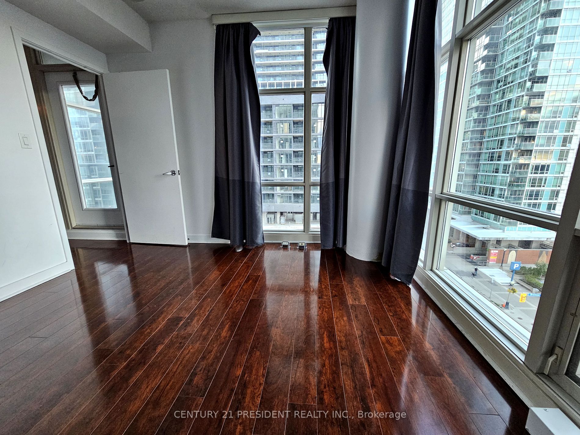 10 Navy Wharf Crt, #906