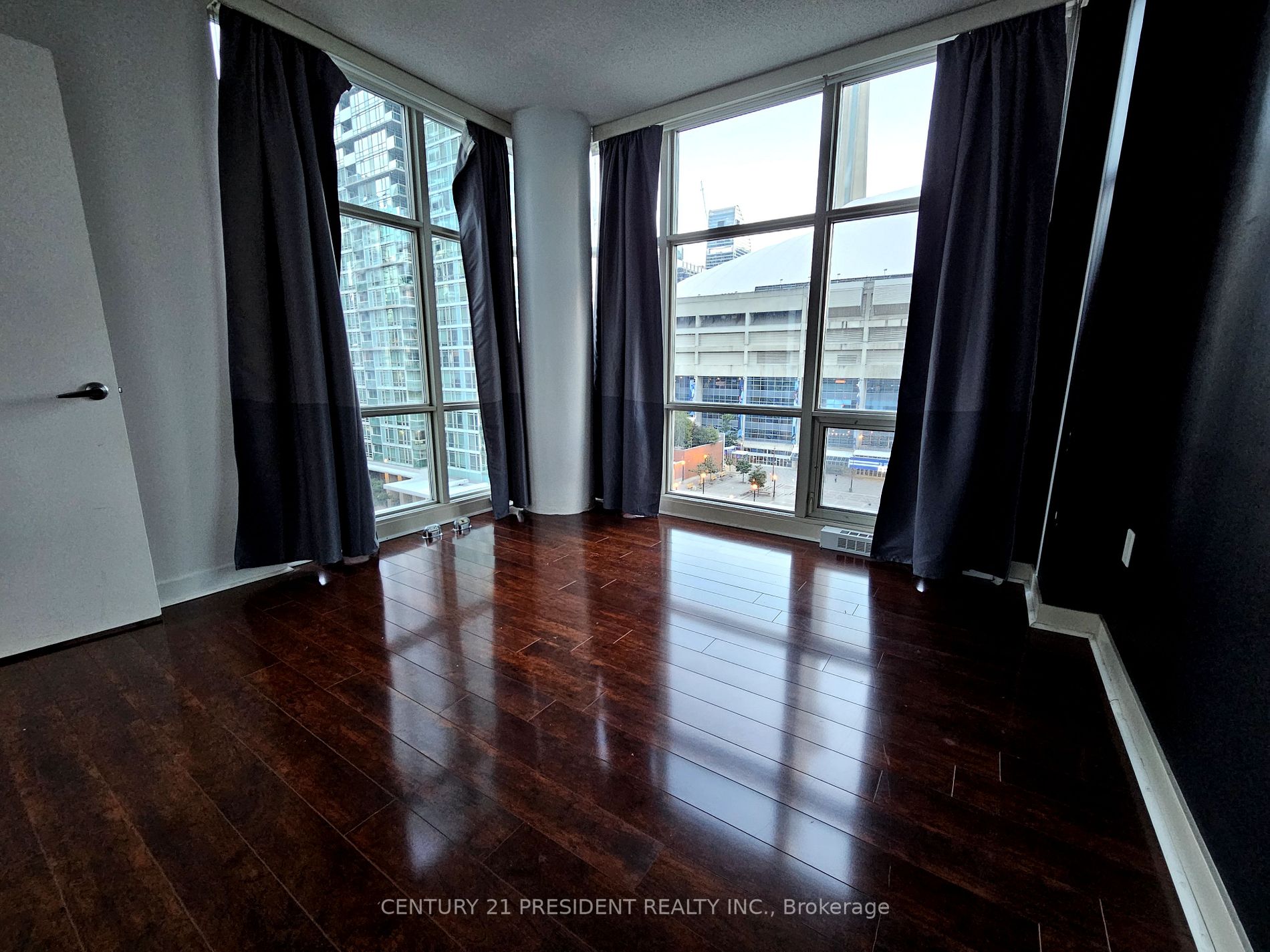 10 Navy Wharf Crt, #906