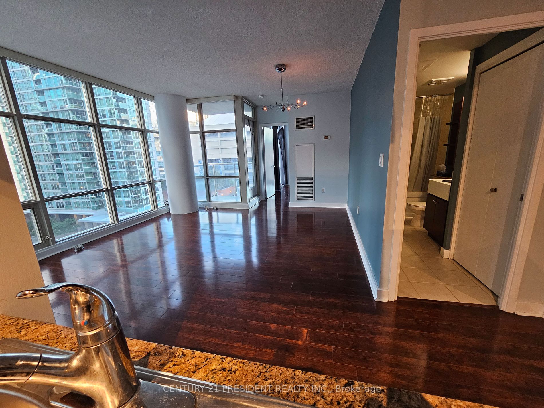 10 Navy Wharf Crt, #906