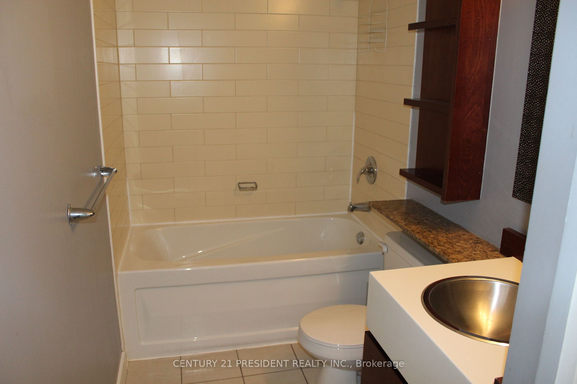 10 Navy Wharf Crt, #906