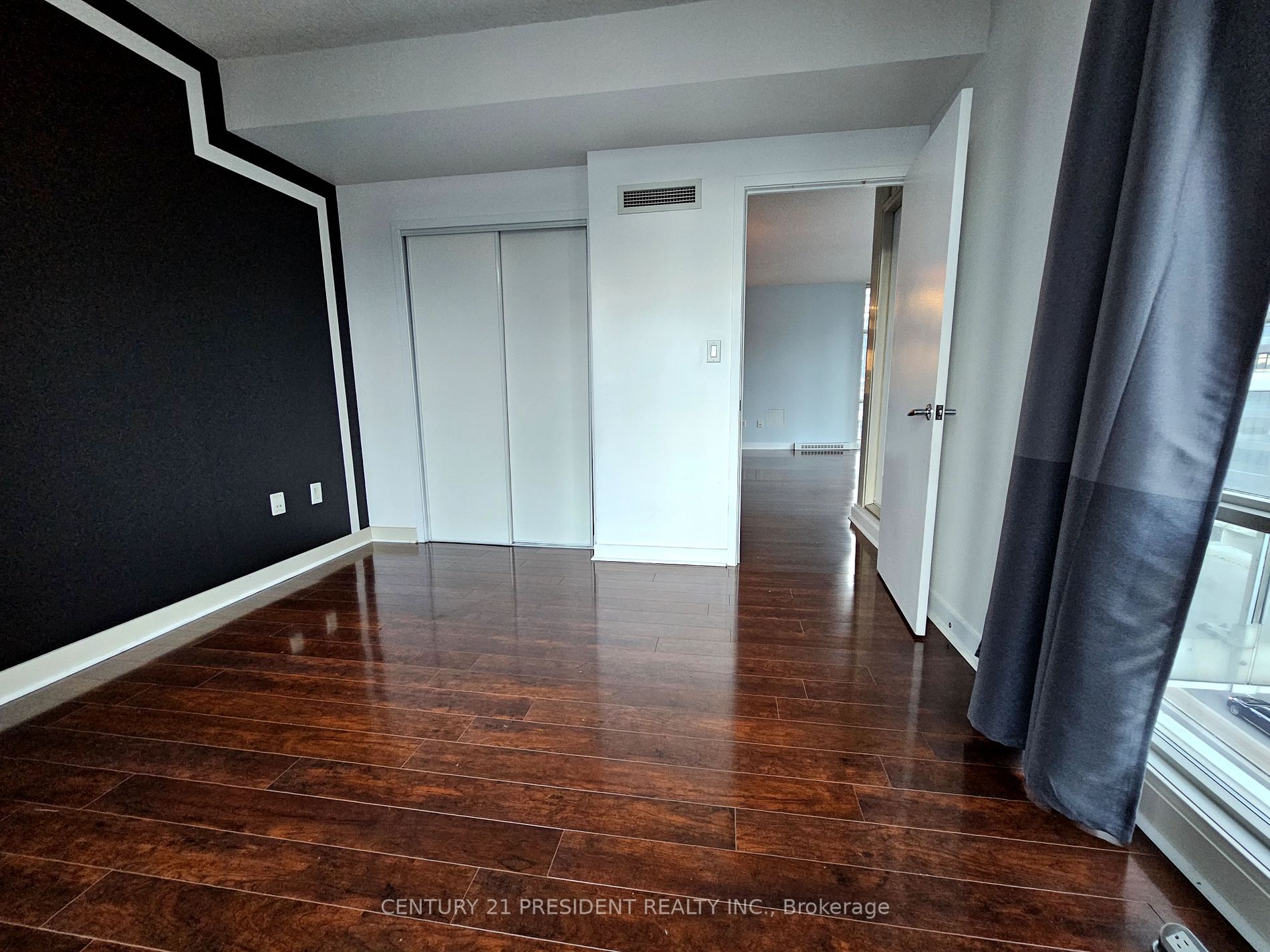 10 Navy Wharf Crt, #906
