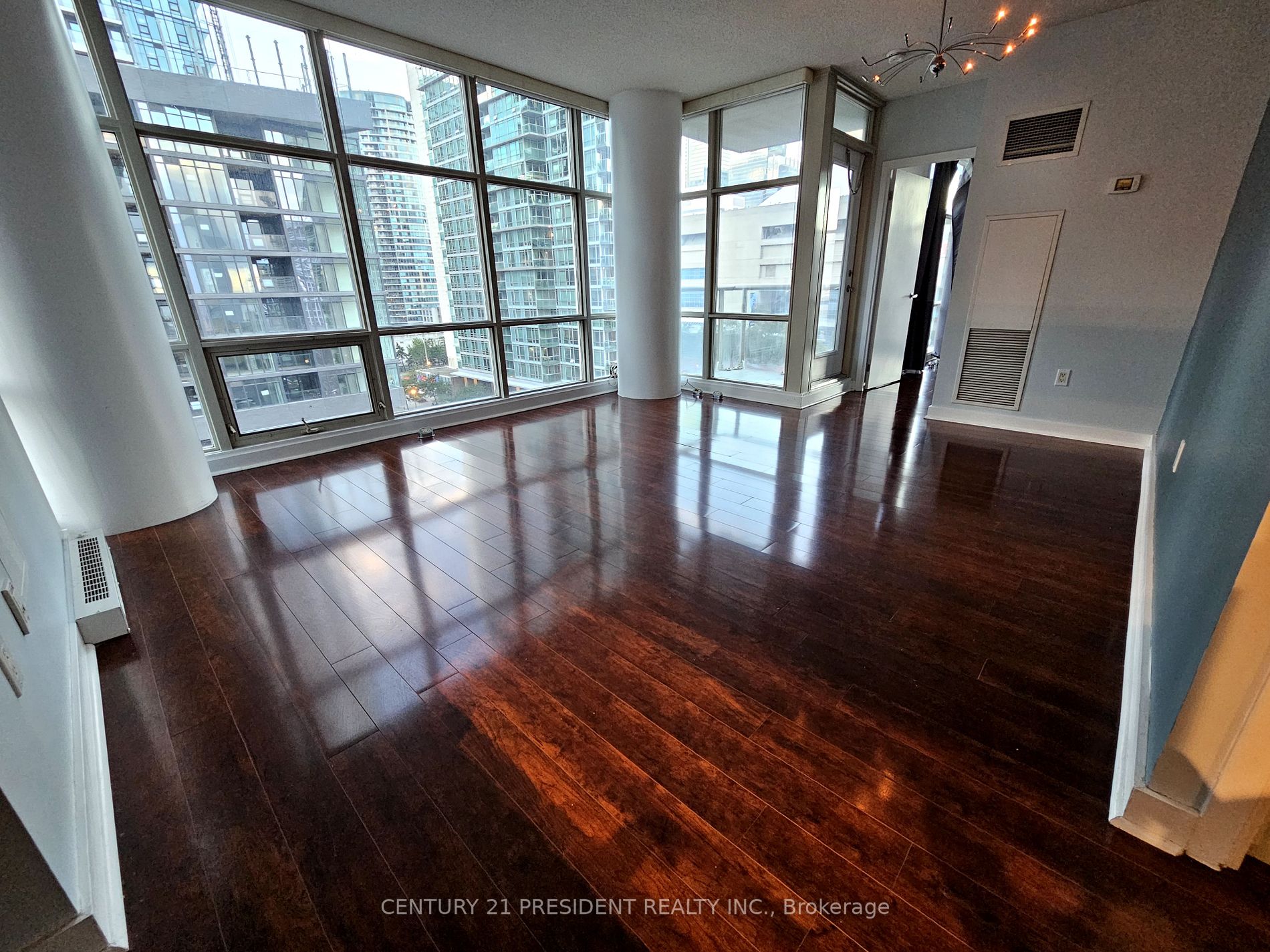 10 Navy Wharf Crt, #906