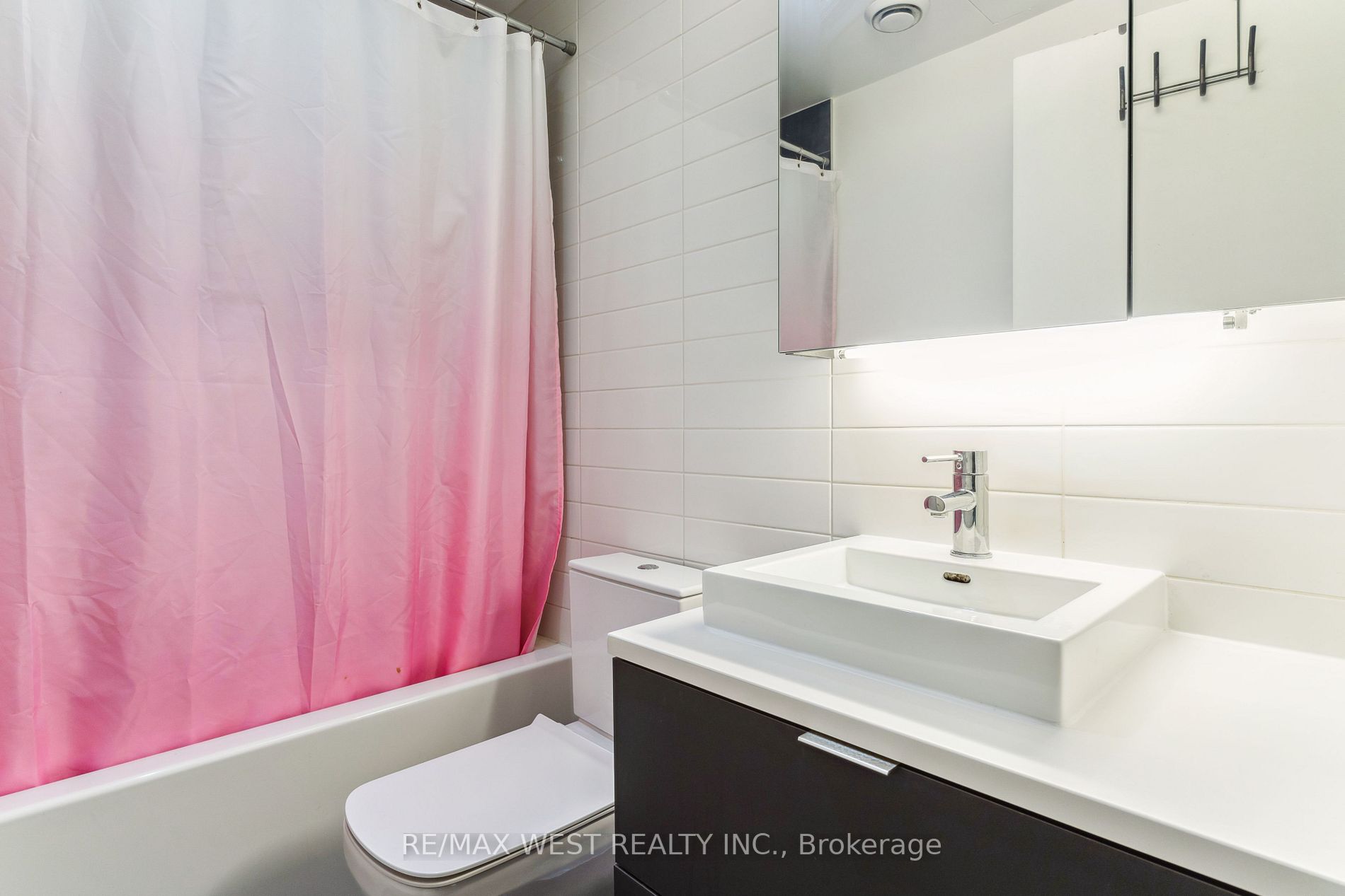 170 Bayview Ave, #802