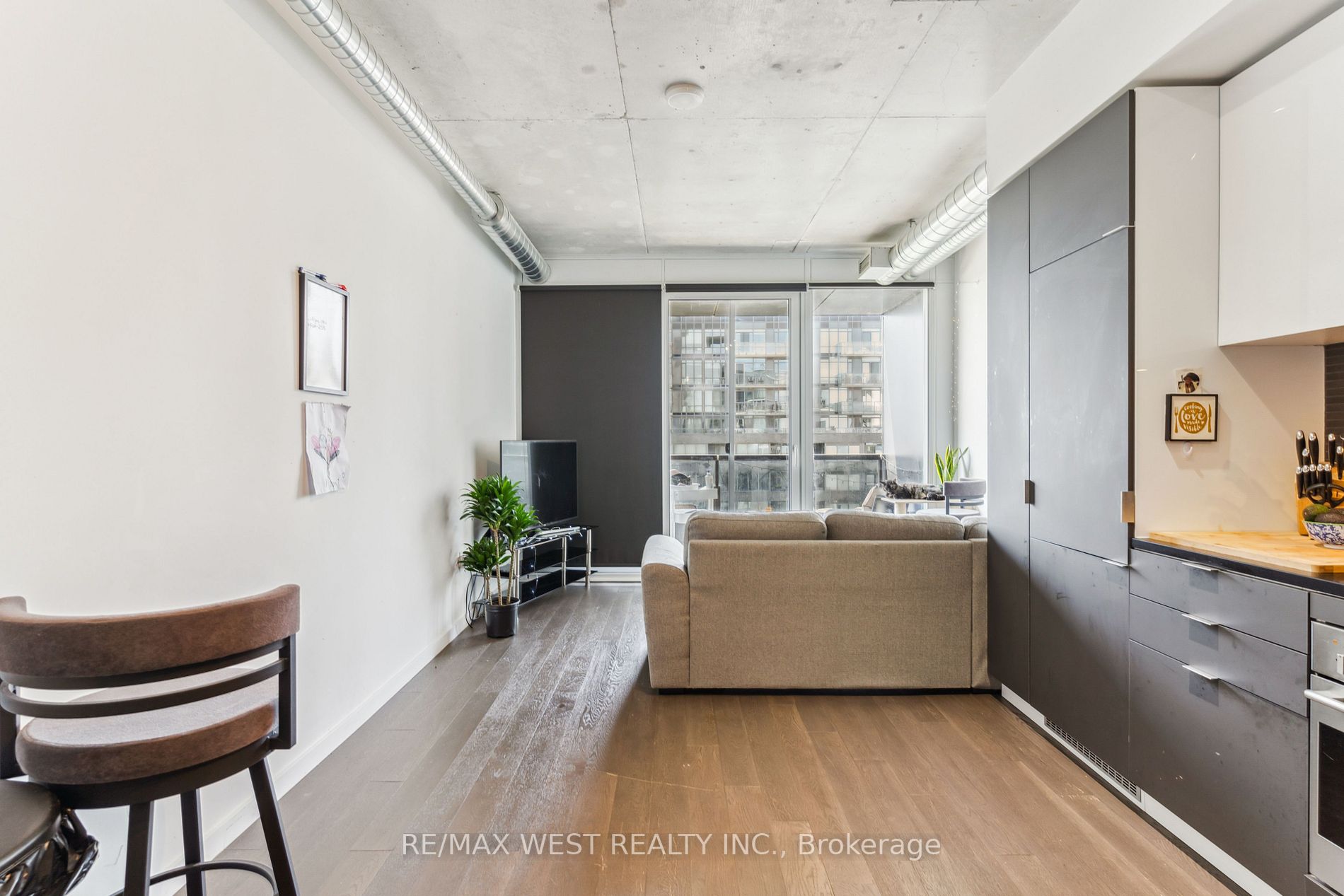 170 Bayview Ave, #802