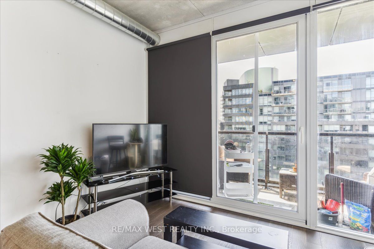 170 Bayview Ave, #802