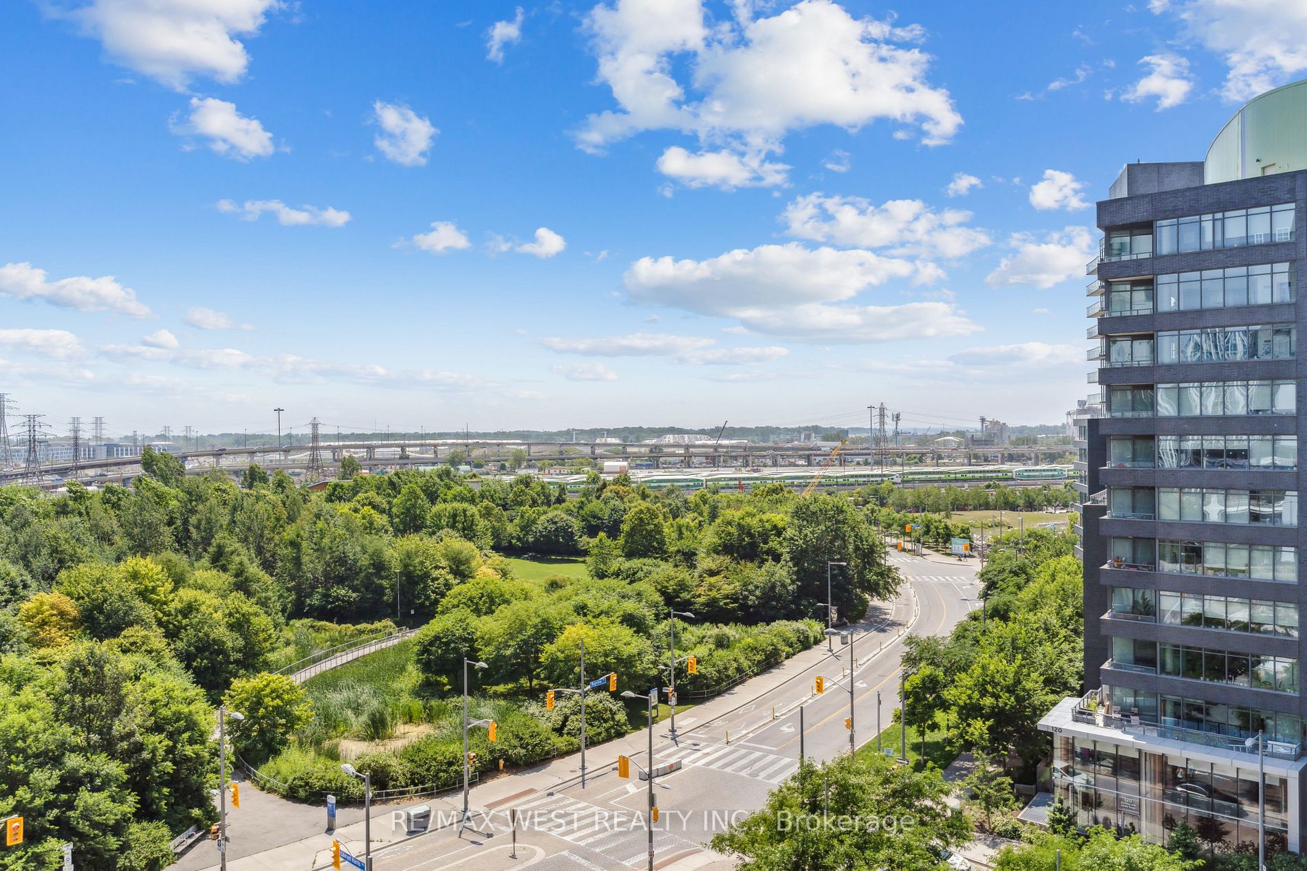 170 Bayview Ave, #802
