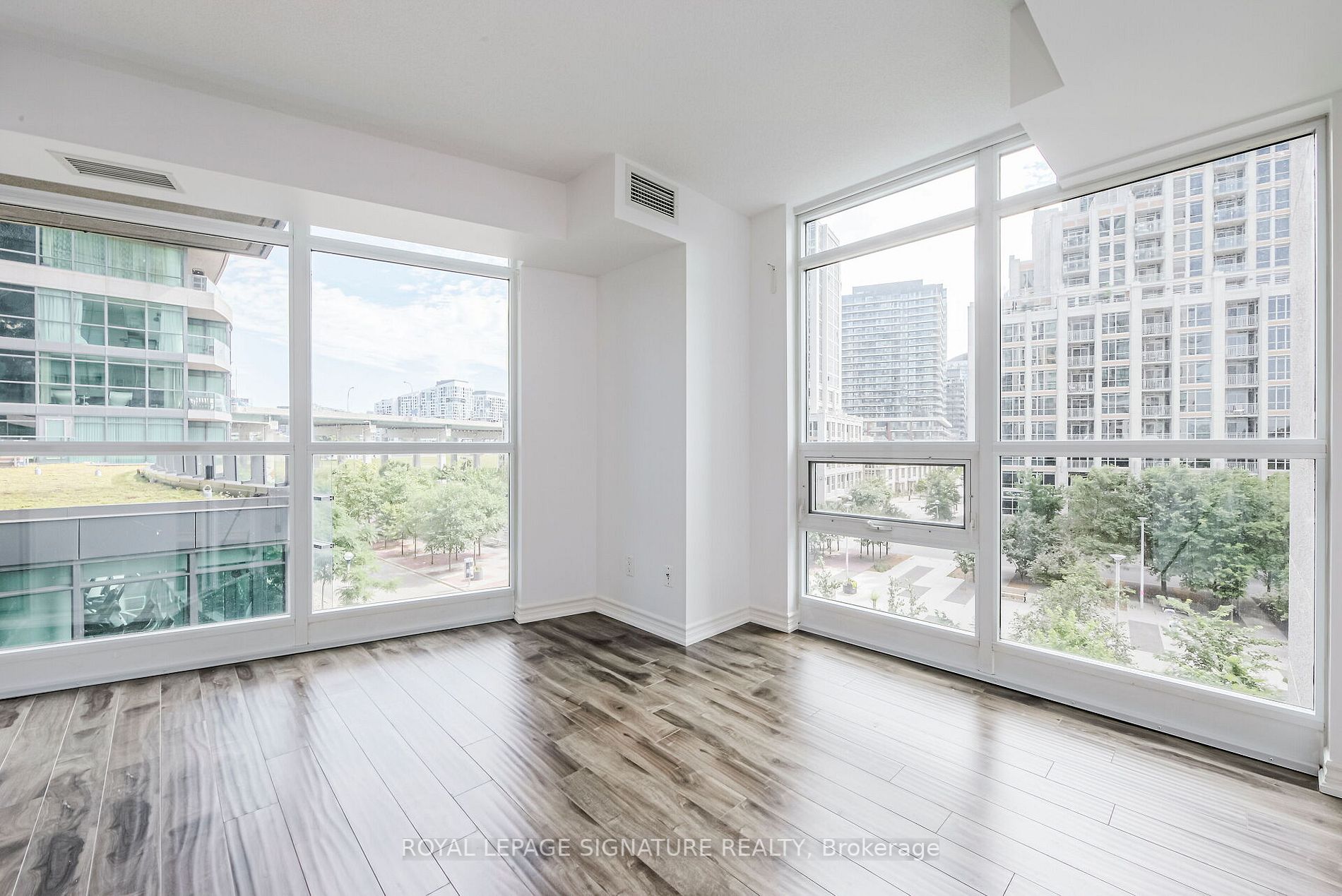 215 Fort York Blvd, #420