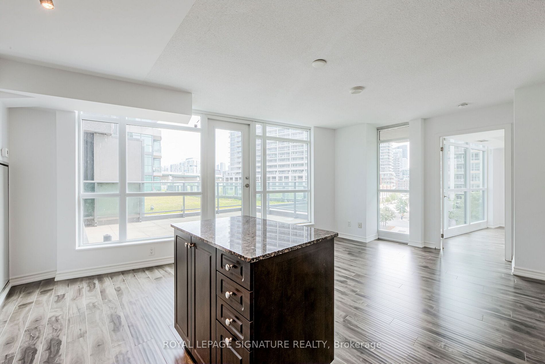215 Fort York Blvd, #420