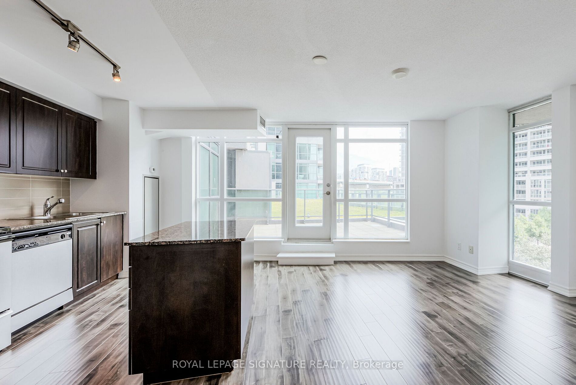 215 Fort York Blvd, #420