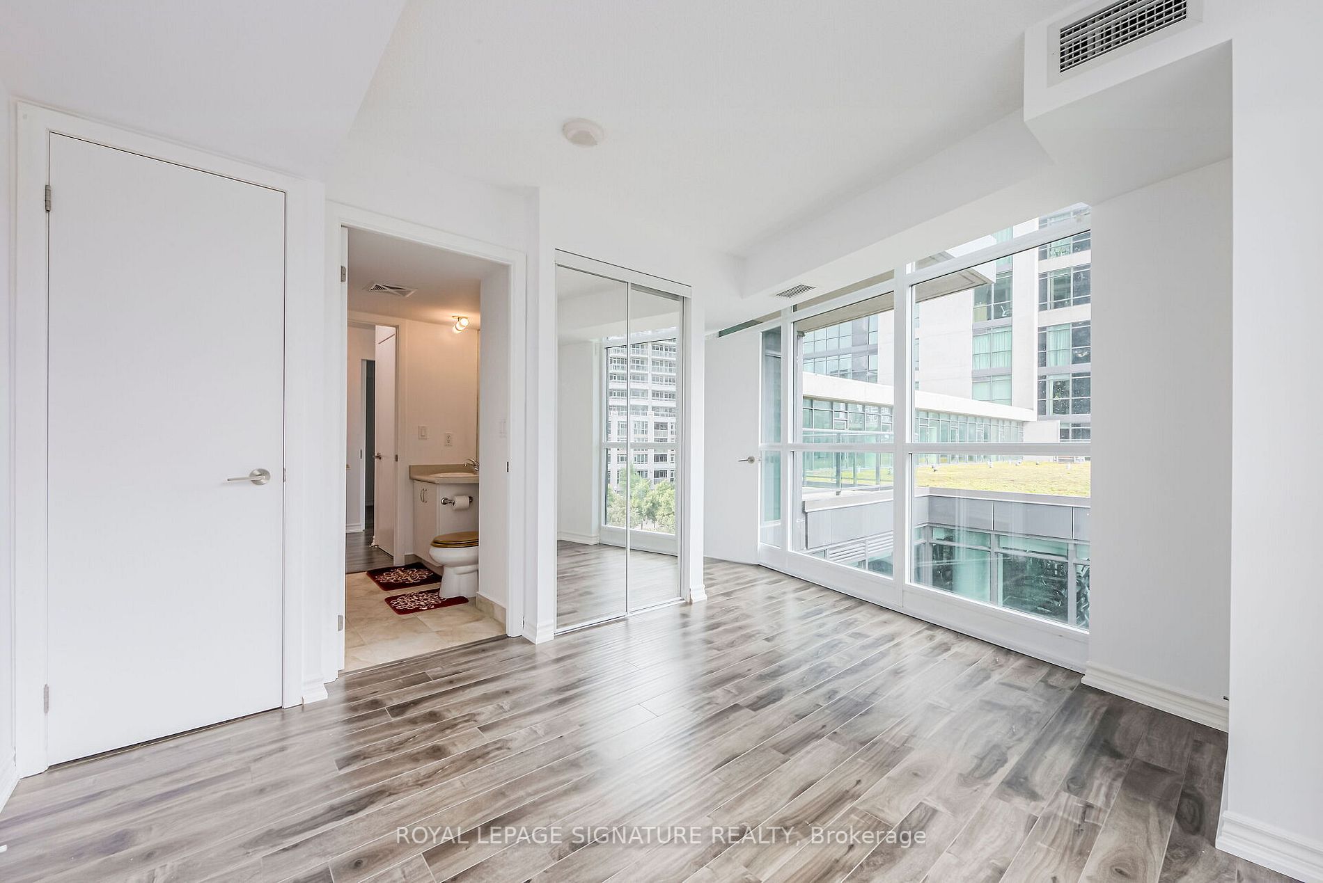 215 Fort York Blvd, #420