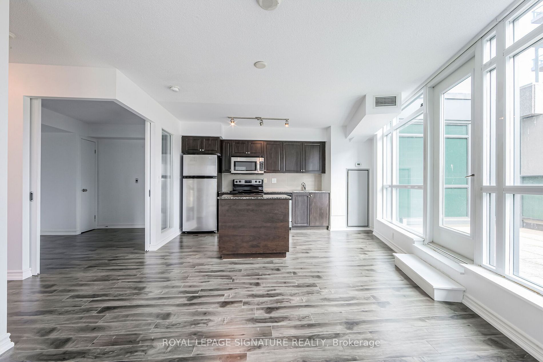 215 Fort York Blvd, #420