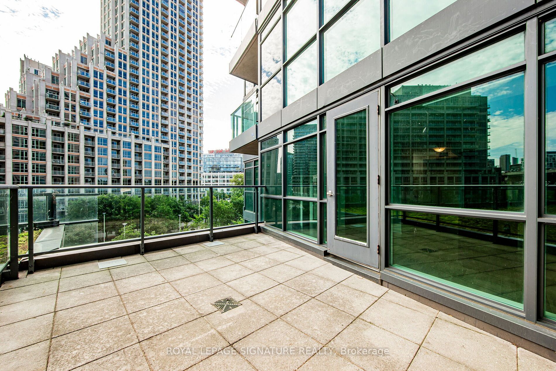 215 Fort York Blvd, #420