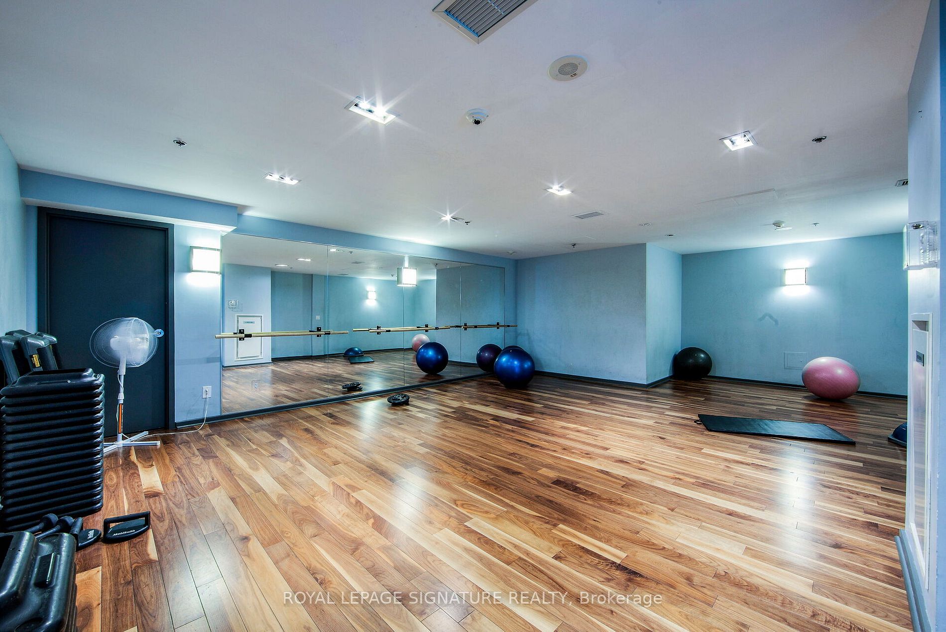 215 Fort York Blvd, #420