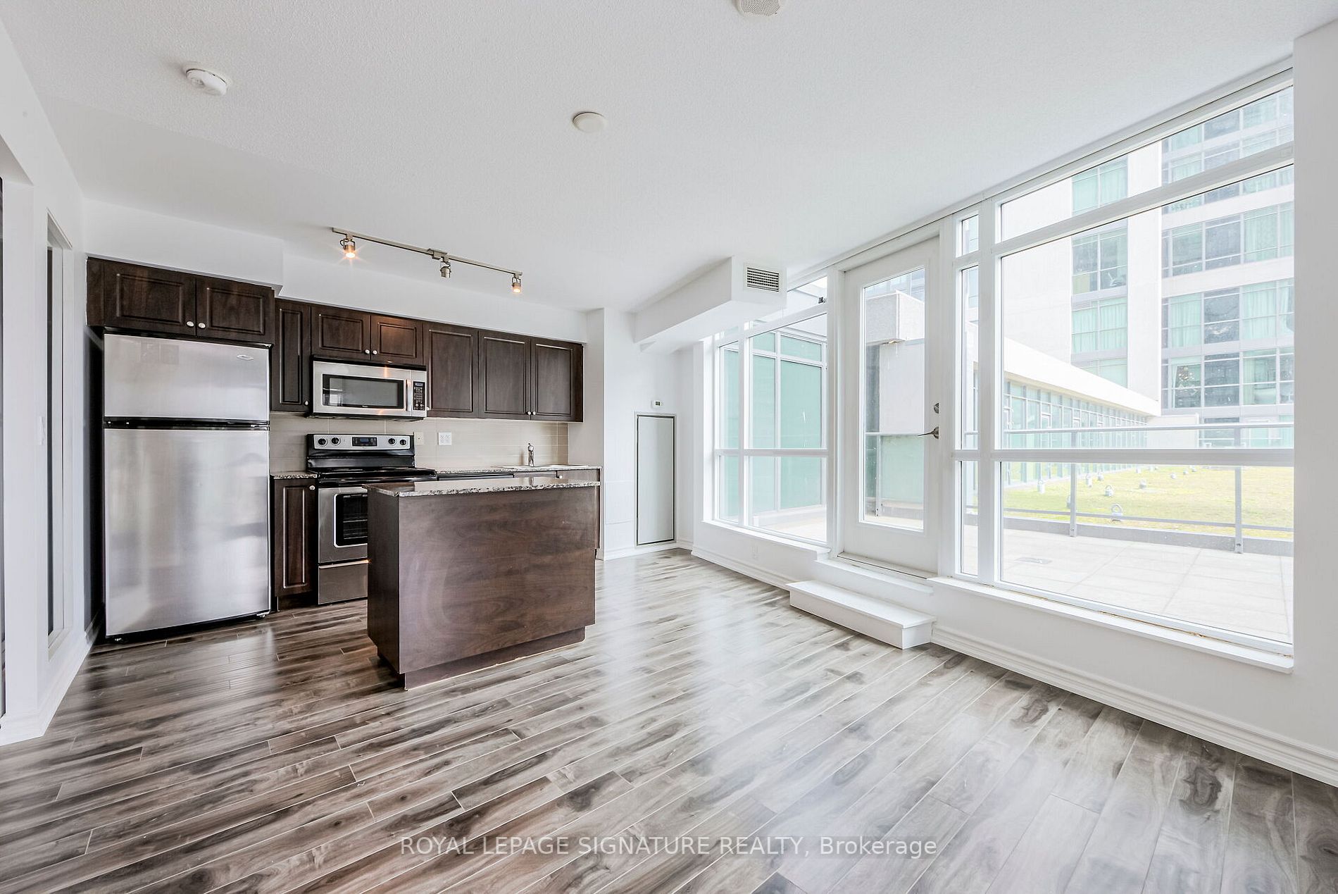 215 Fort York Blvd, #420
