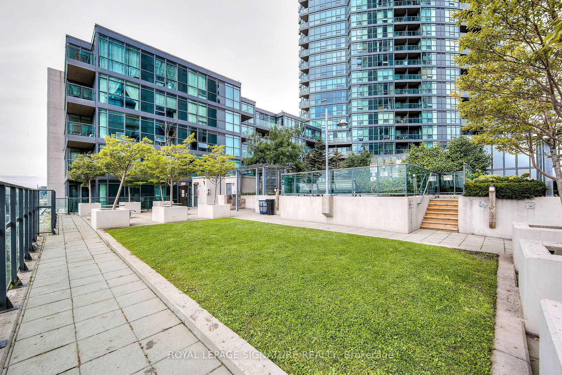 215 Fort York Blvd, #420