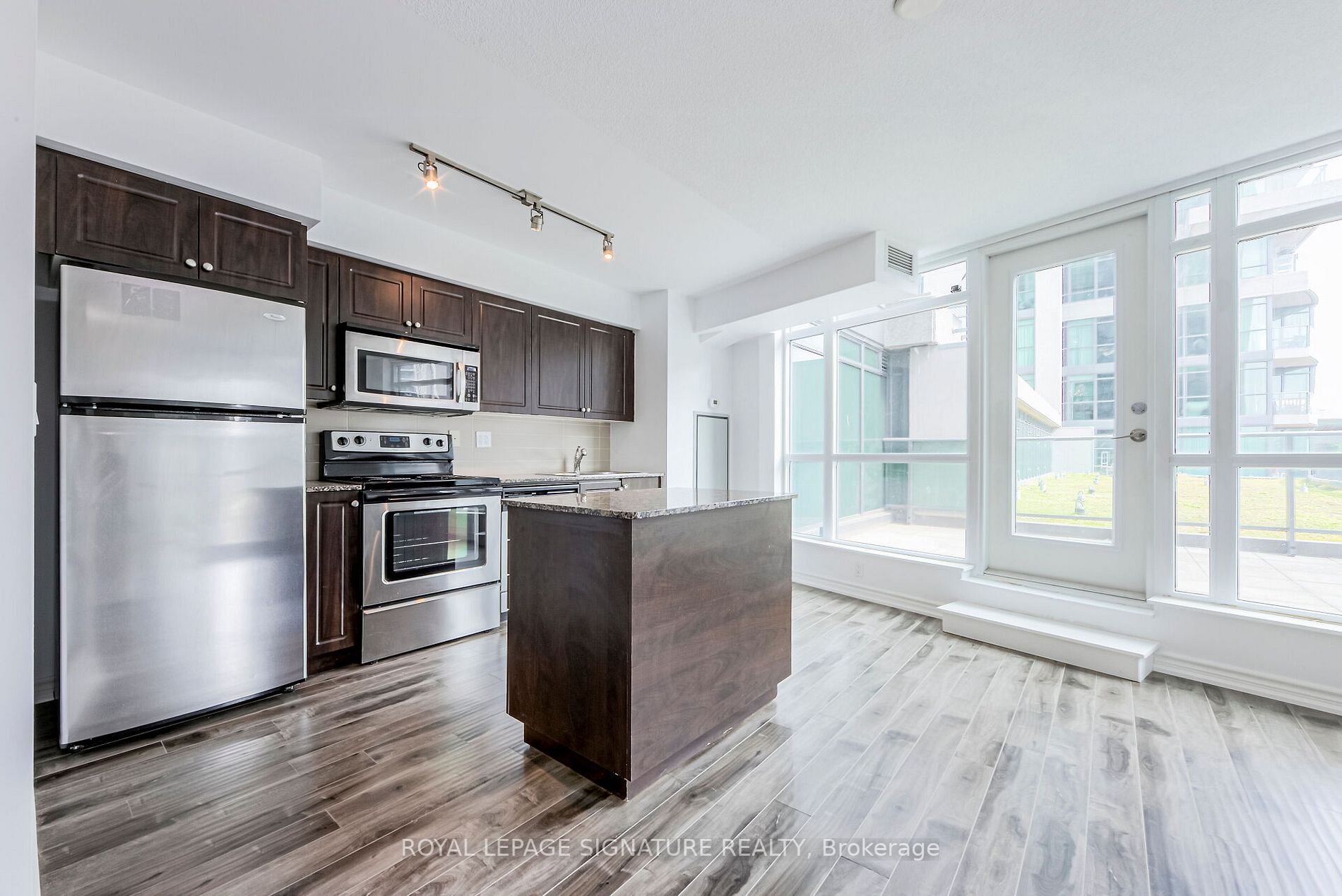 215 Fort York Blvd, #420