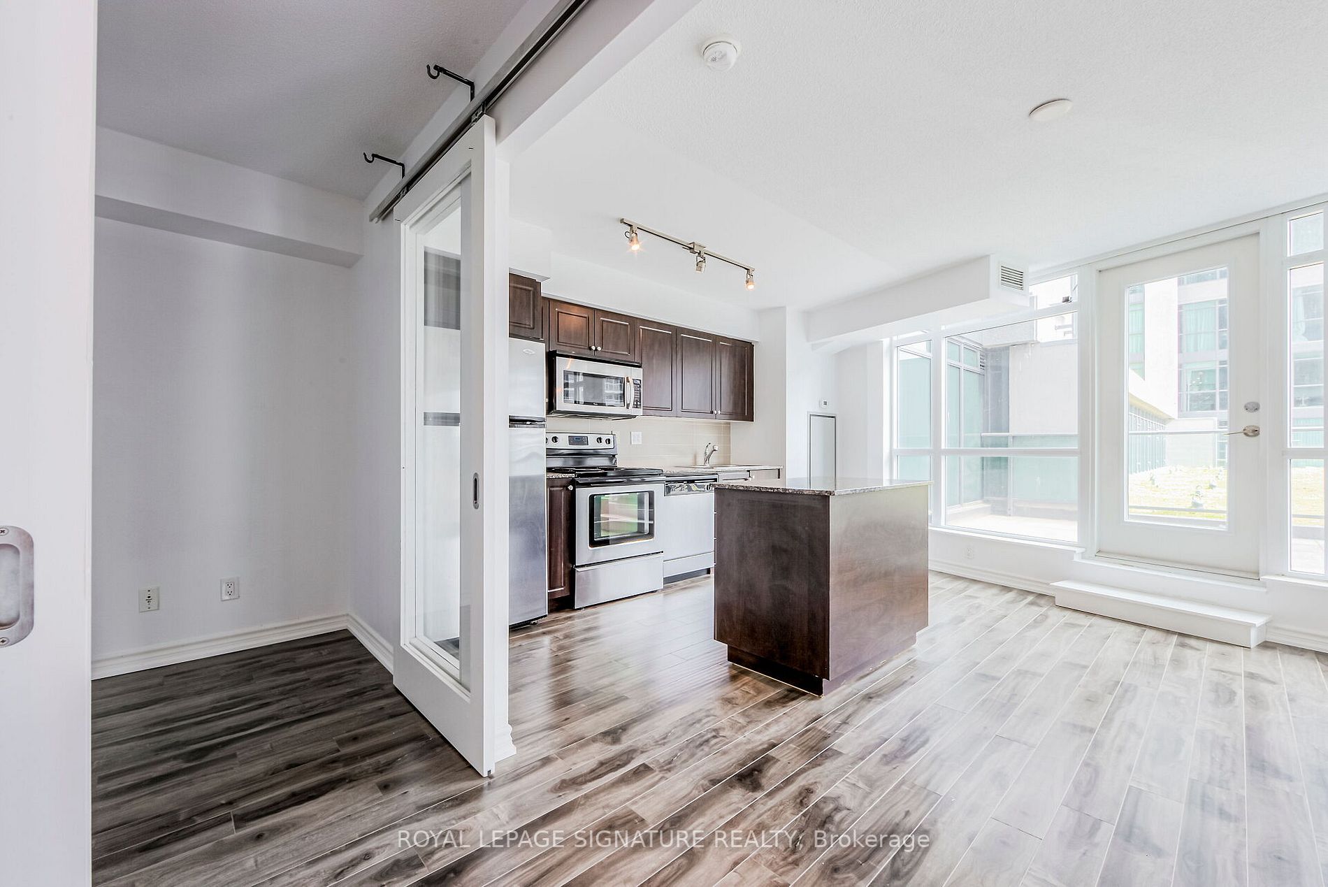 215 Fort York Blvd, #420