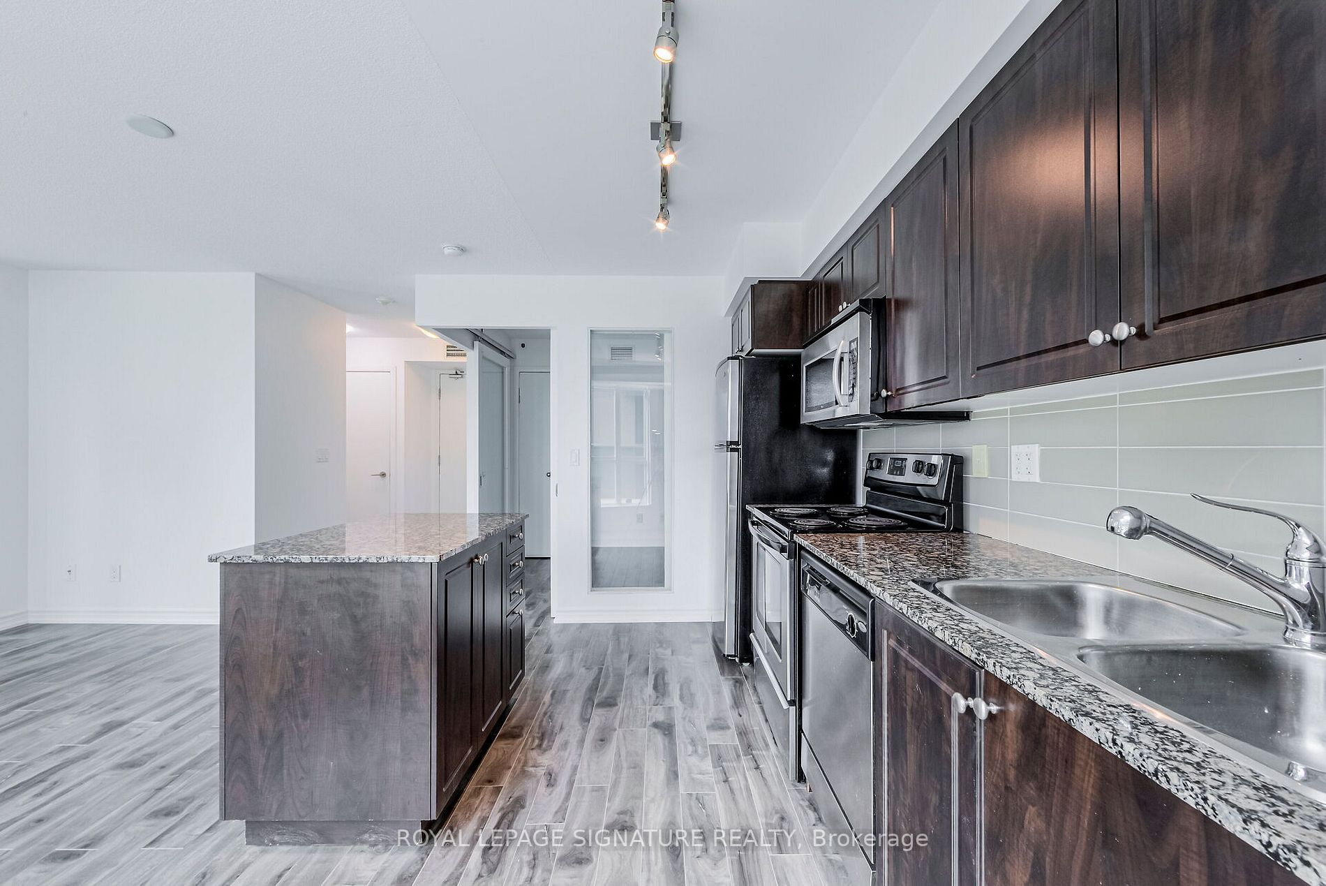 215 Fort York Blvd, #420