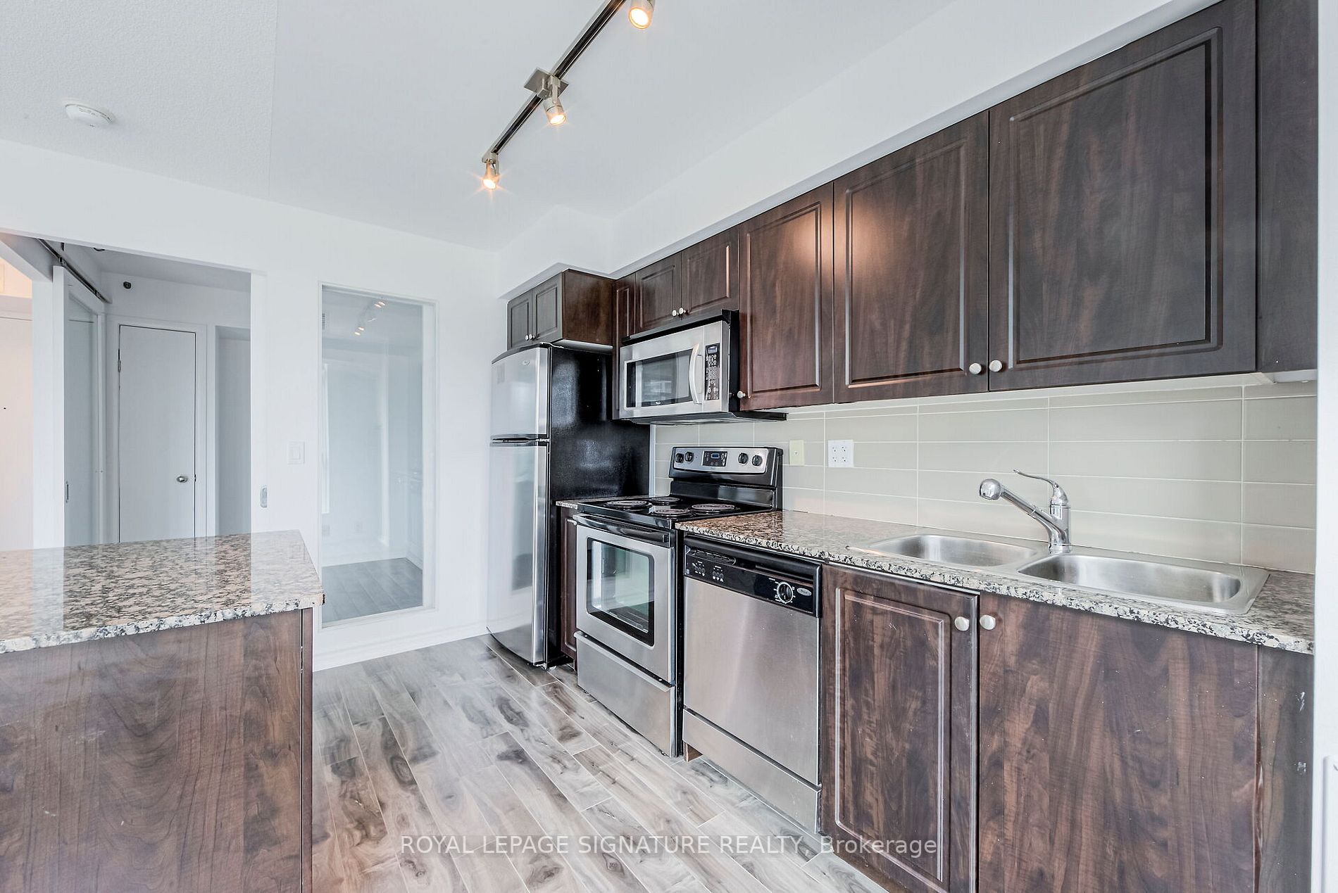 215 Fort York Blvd, #420