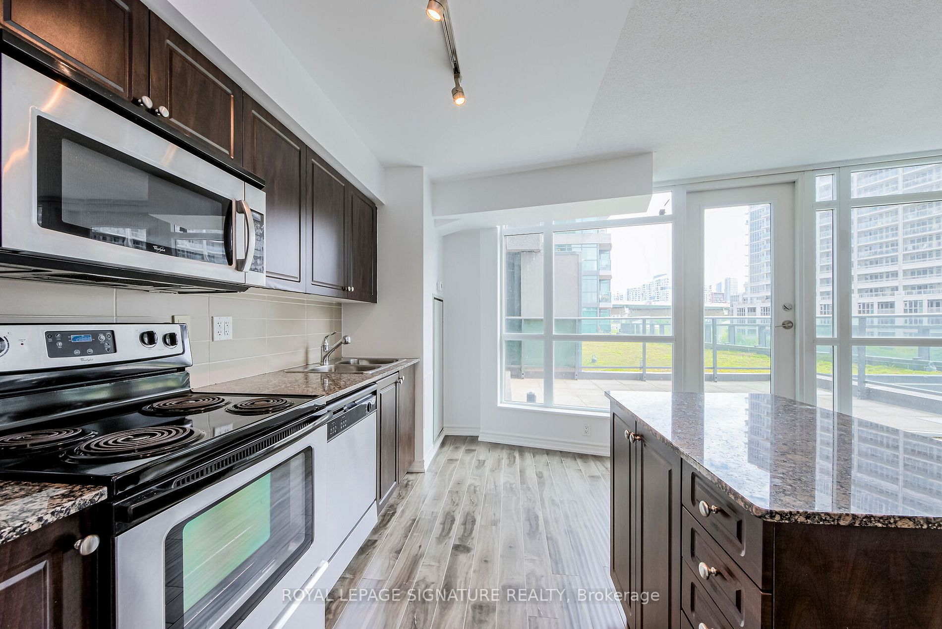 215 Fort York Blvd, #420