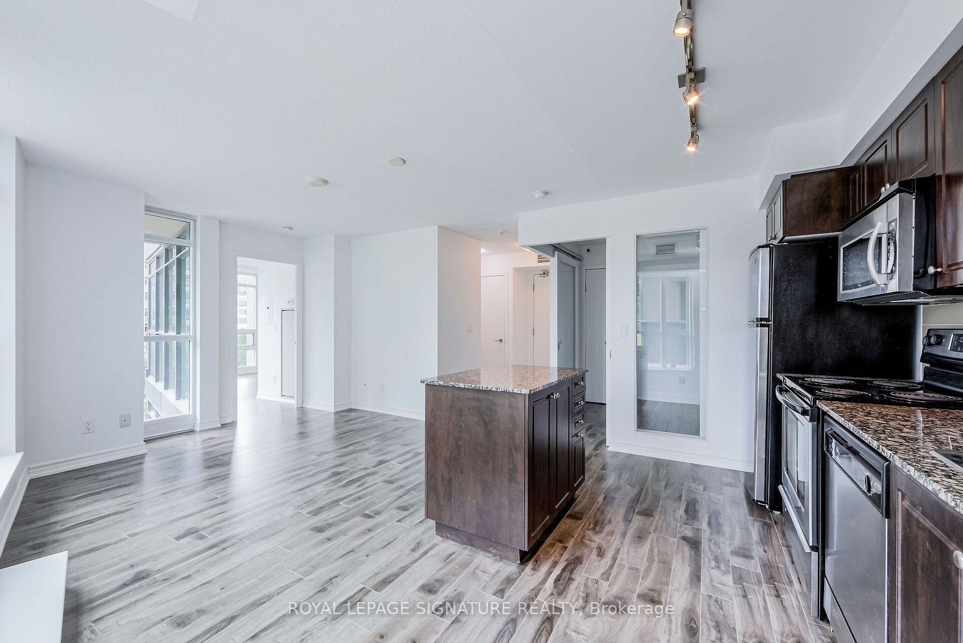 215 Fort York Blvd, #420