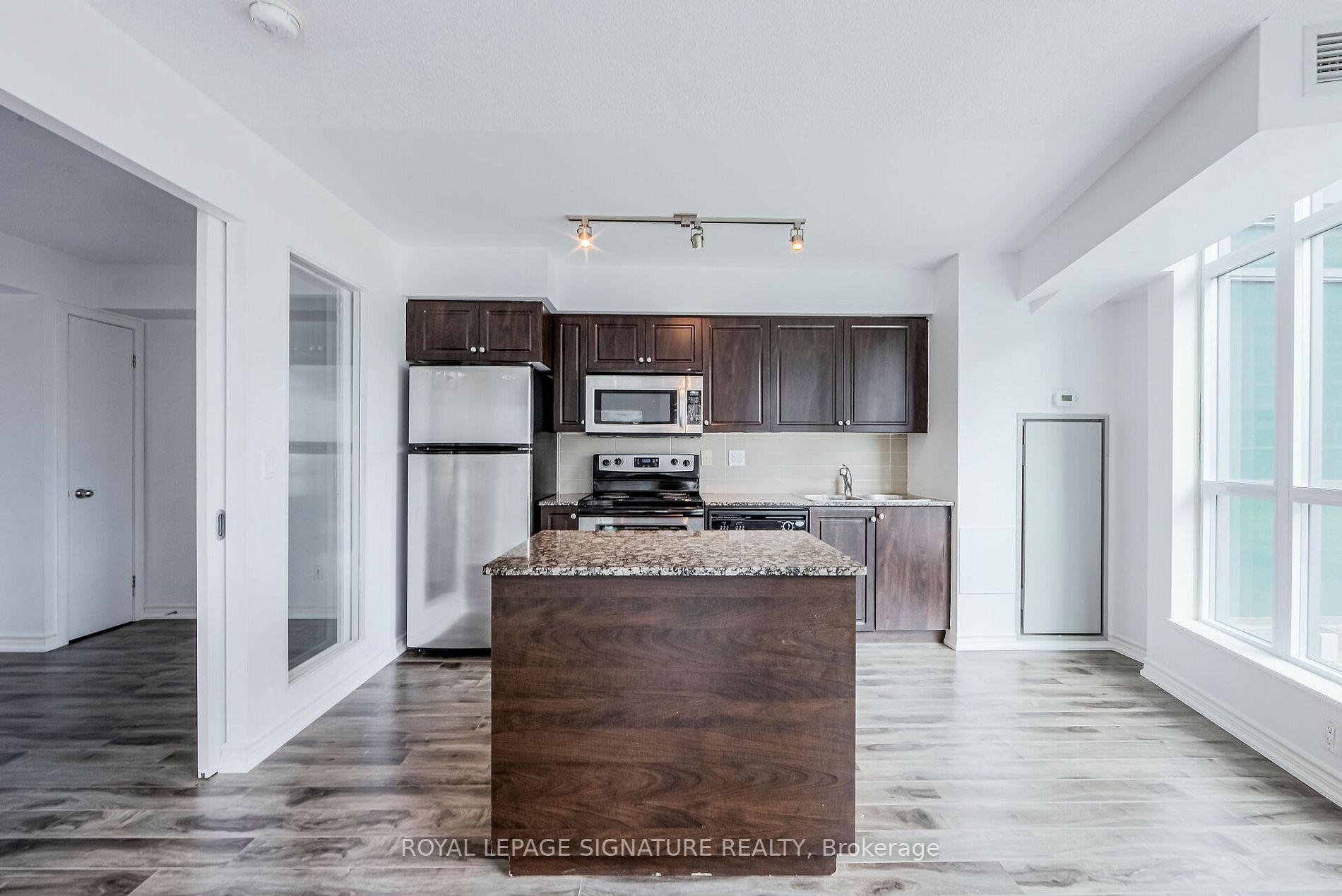 215 Fort York Blvd, #420