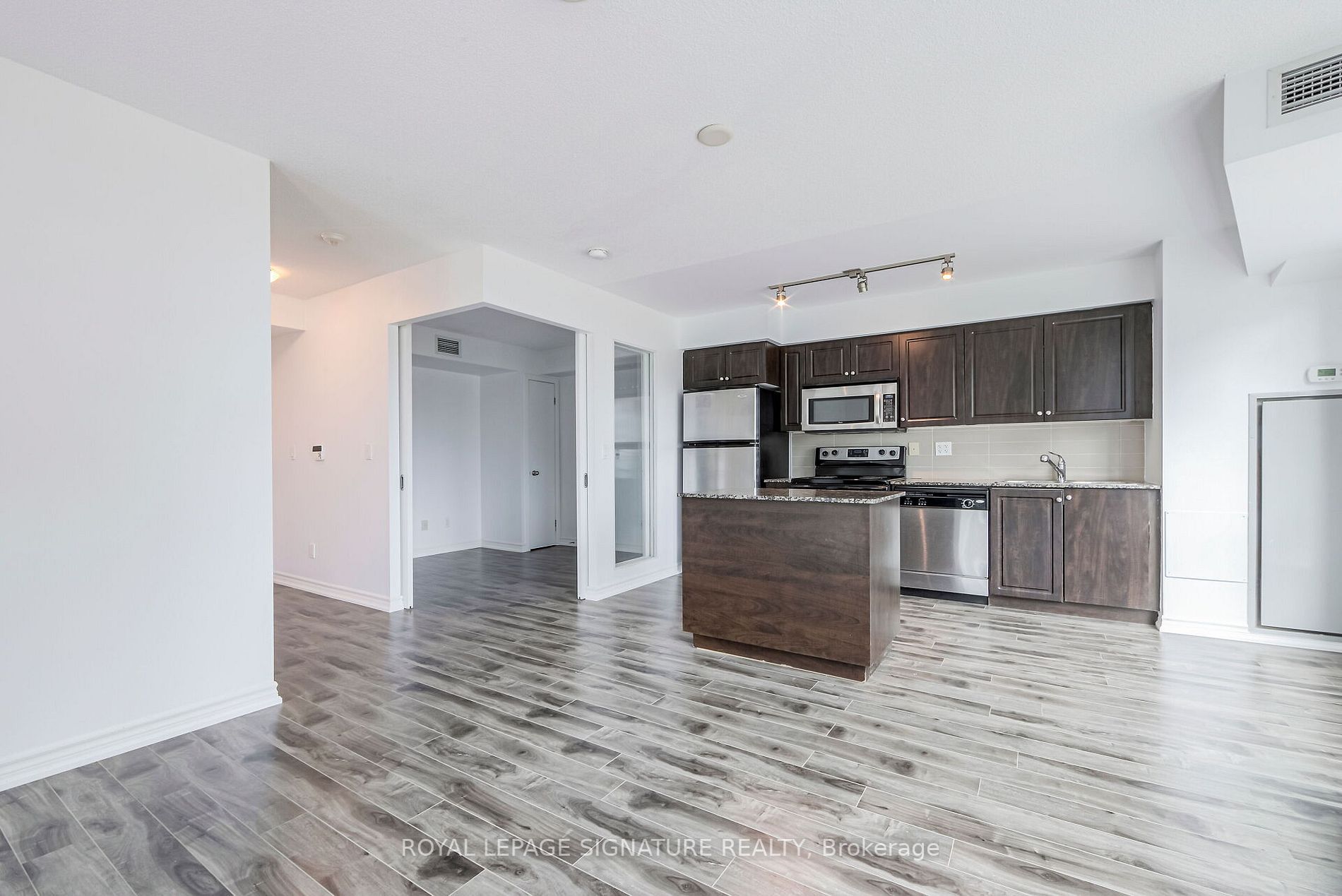 215 Fort York Blvd, #420
