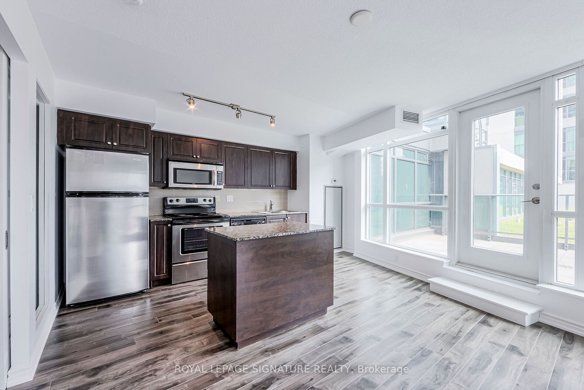 215 Fort York Blvd, #420