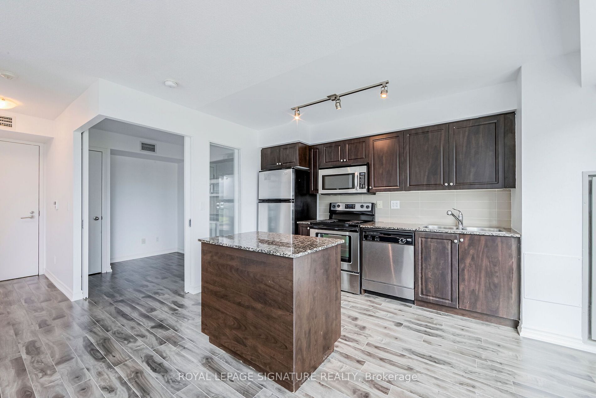215 Fort York Blvd, #420