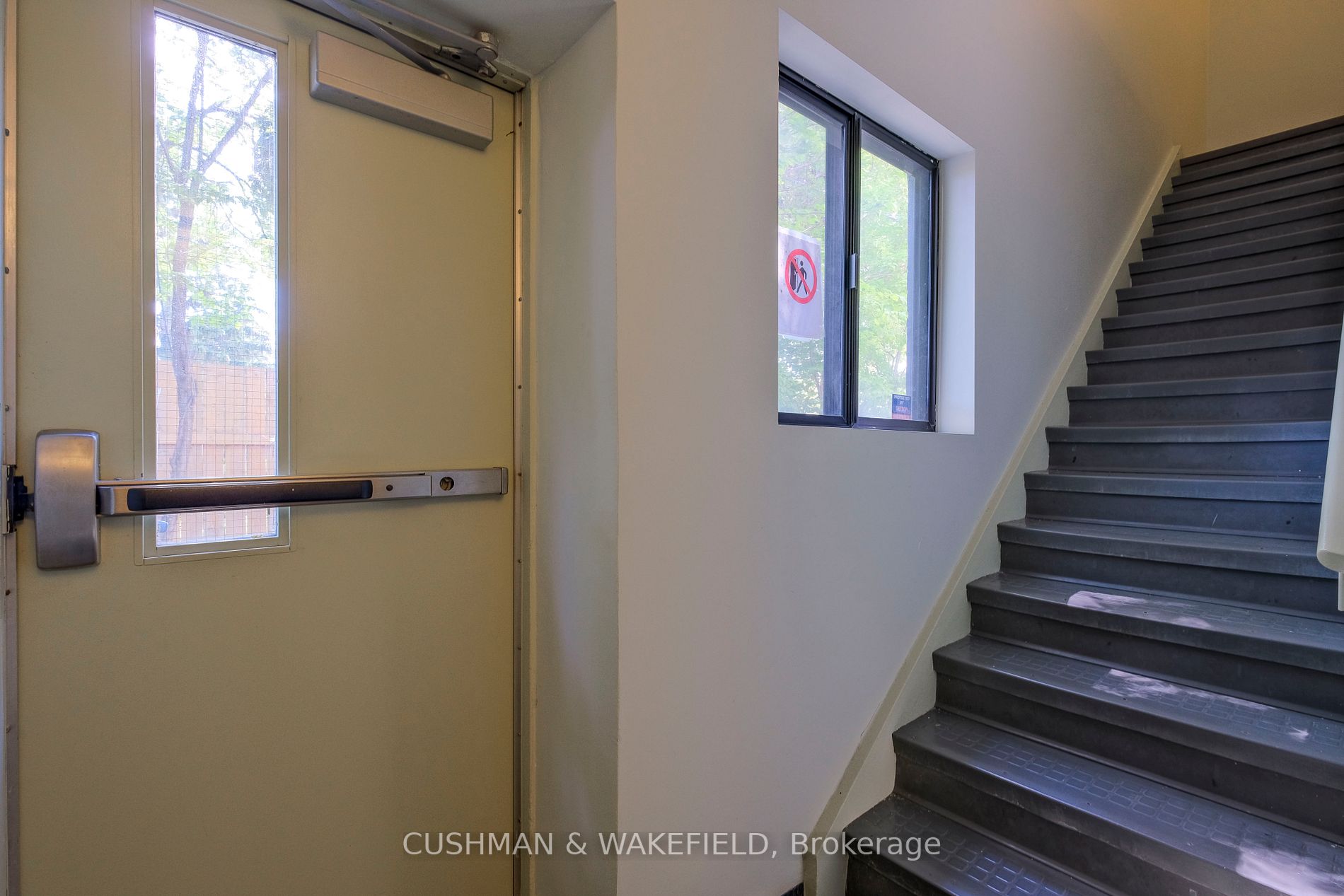 95 Sheppard Ave W