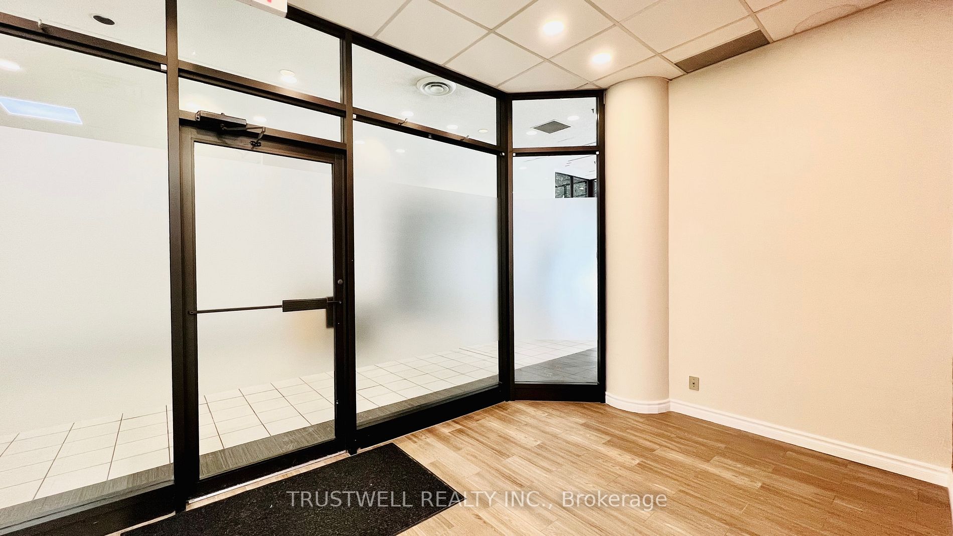 186 Spadina Ave, #10