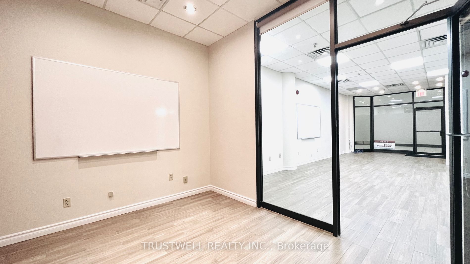 186 Spadina Ave, #10